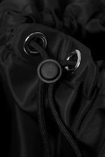 Schwarz - Große rechteckige Umhängetasche mit Kordelzug - 1