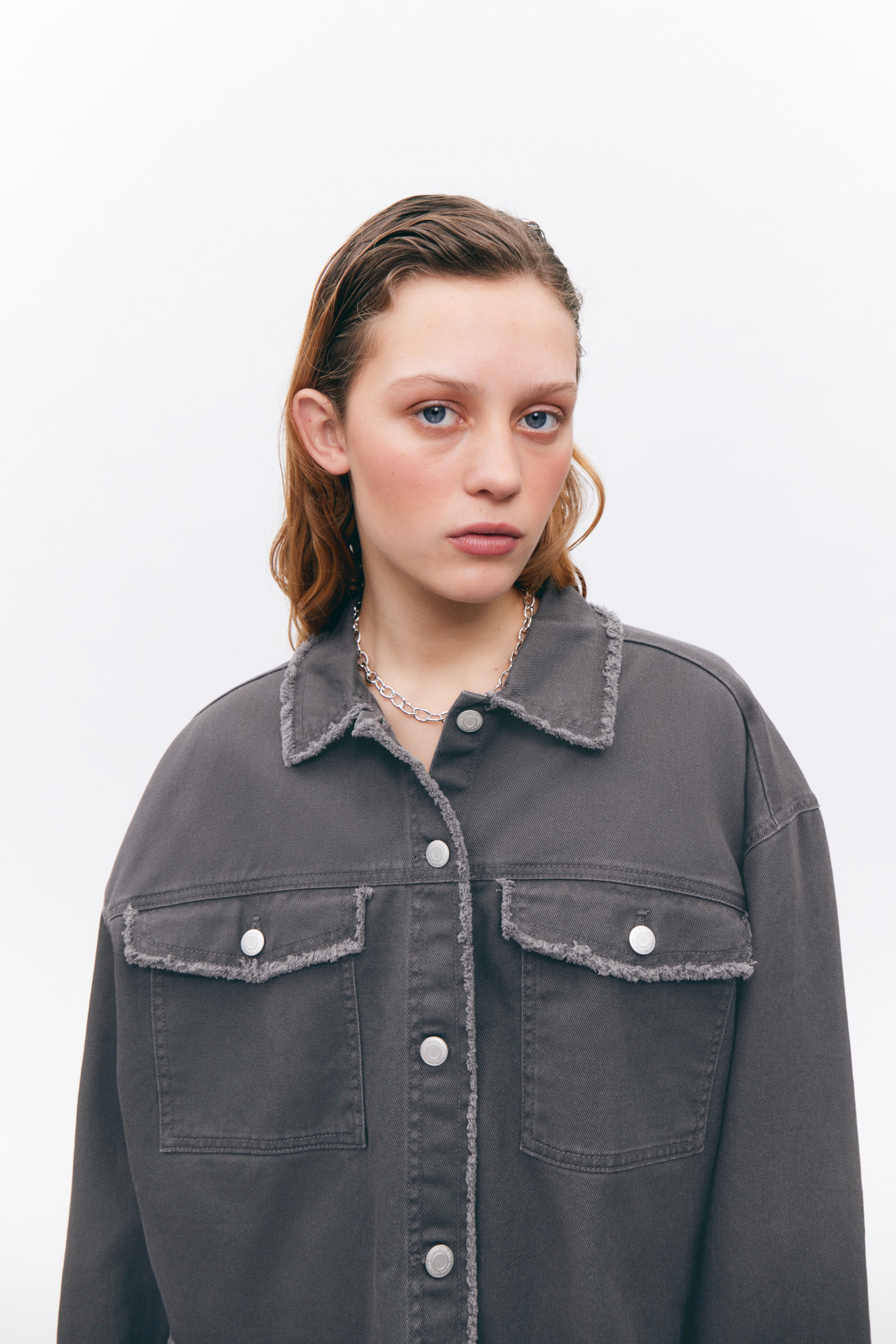 Zobrazit větší obrázek: Cropped Boxy Twill Jacket - Dark Grey - ŽENY | H&M CZ 2