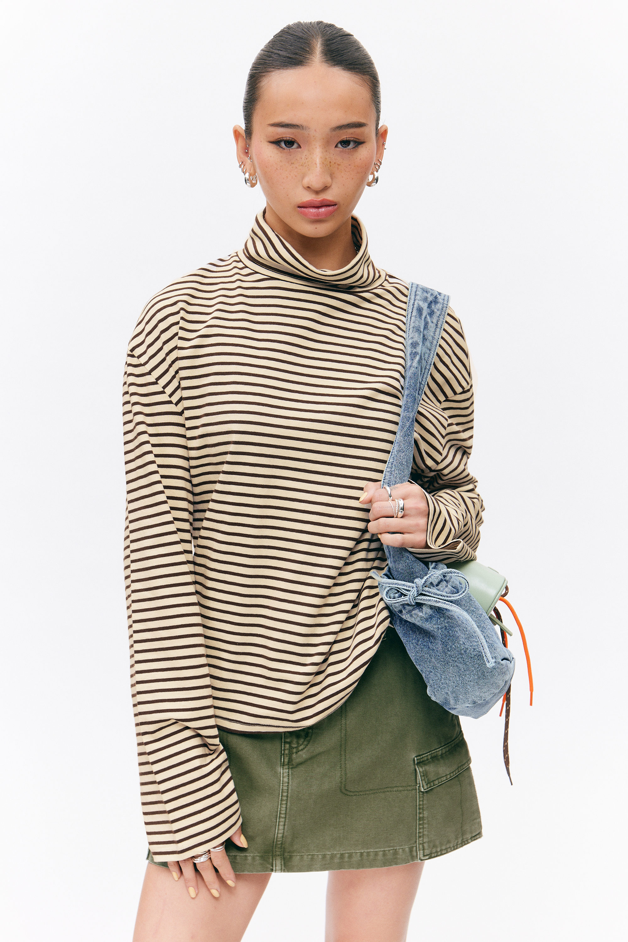 Beige & dunkelbraune Streifen - Langärmeliges Boxy-Top mit Stehkragen - 2