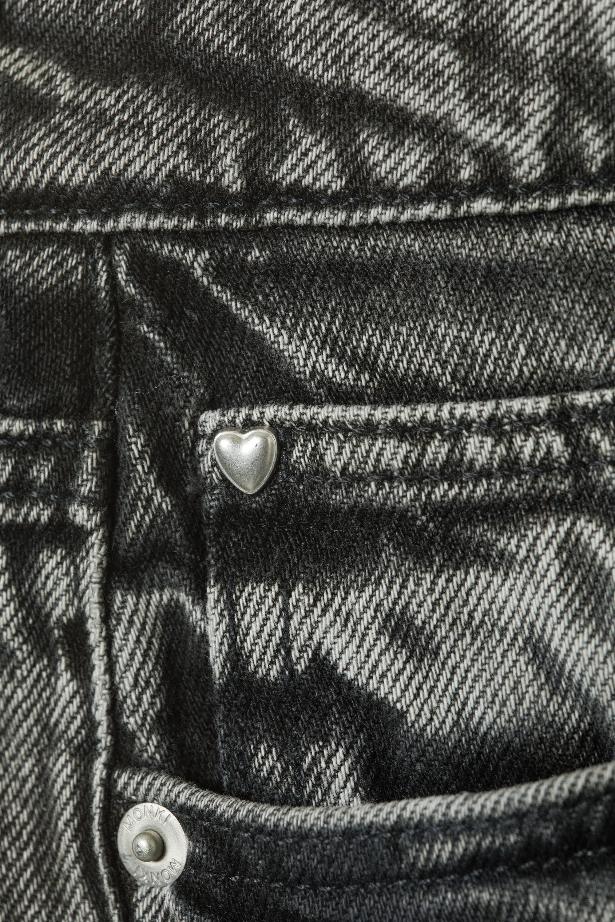 Haunted Black - Black - Imoo Low-Rise Wide Leg Denim Shorts - 5