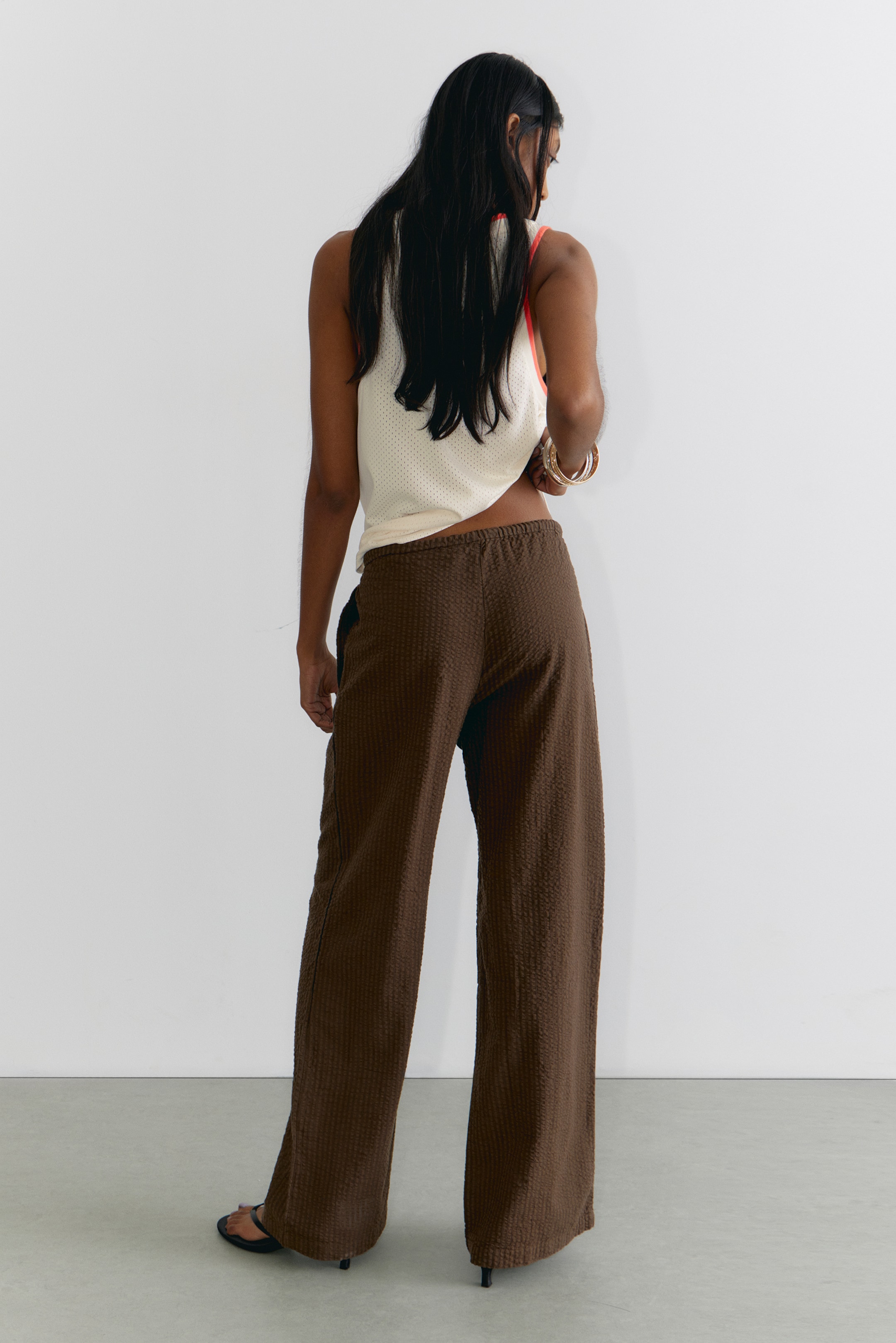 Größeres Bild anzeigen: Entspannte Schlupfhose mit niedrigem Bund - Dunkelbraun - Ladies | H&M AT 3