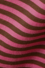 Rosa gestreift - Enges T-Shirt mit Flügelärmeln und Stehkragen - 1