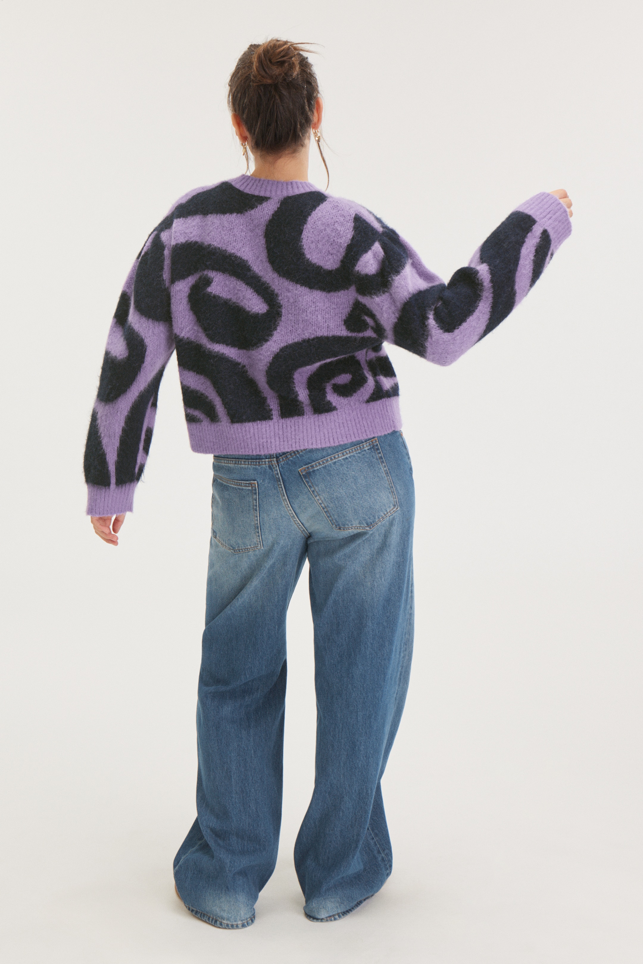 Größeres Bild ansehen: Strickpullover mit Puffärmeln - Lila - Schwarze Wirbel - Ladies | H&M DE 3