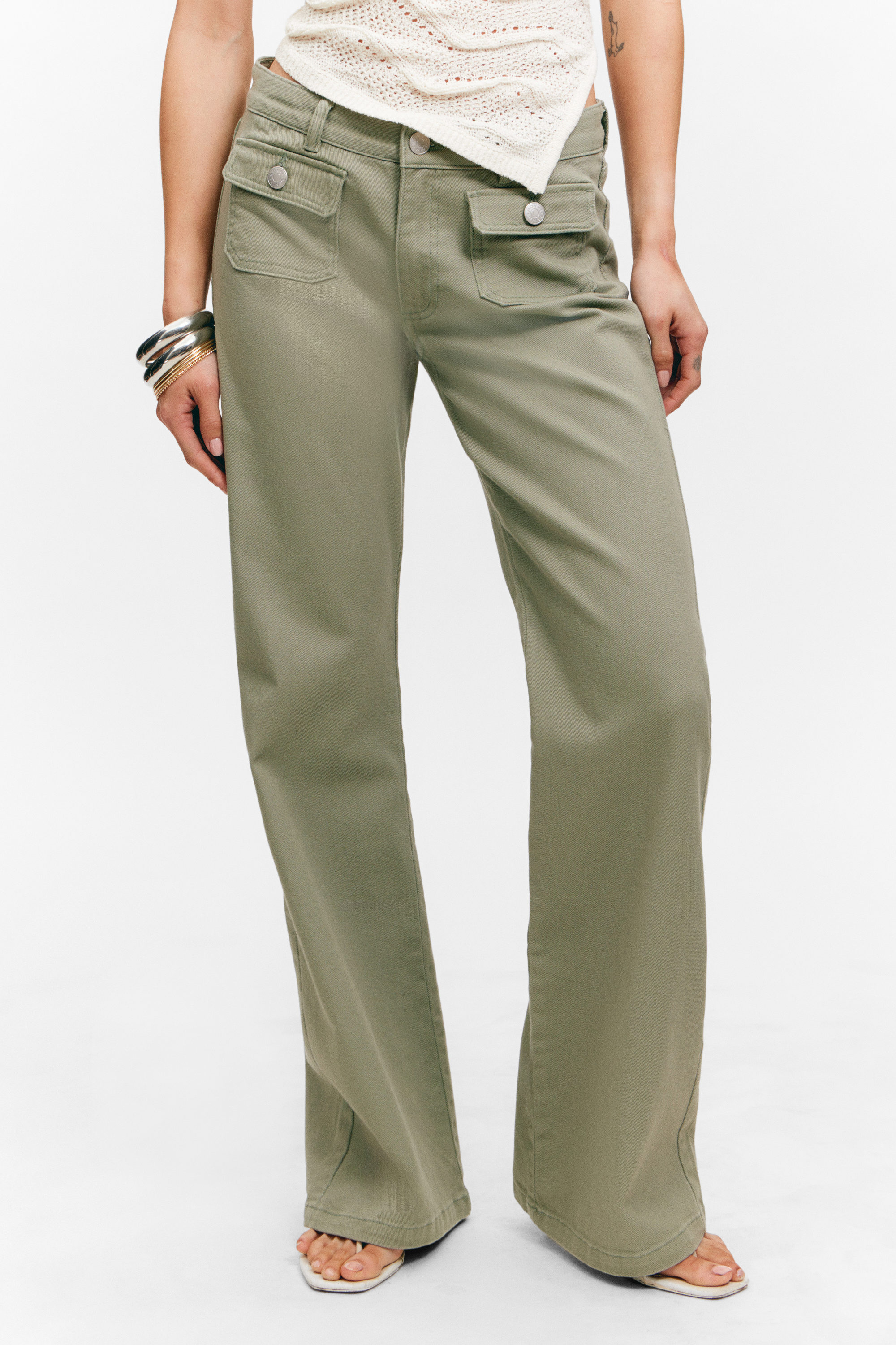 Khakigrün - Niedrig taillierte Bootcut-Hose aus Twill - 2