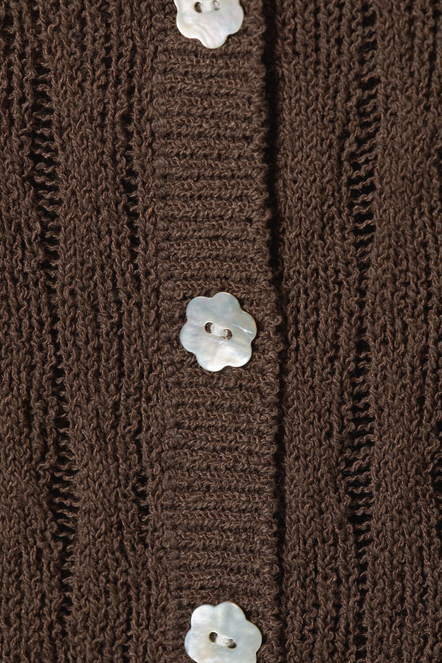 Figurbetonte langärmlige Strickjacke - Dunkelbraun/Beige - 3