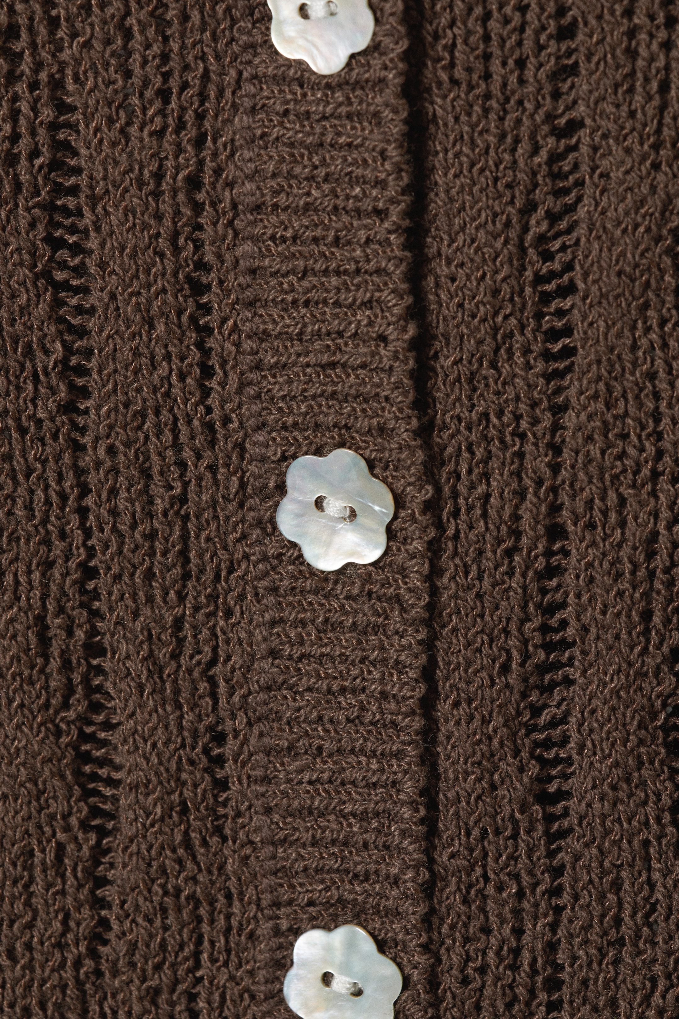 Zobrazit větší obrázek: Fitted Long-Sleeved Knitted Cardigan - Dark Brown - ŽENY | H&M CZ 5