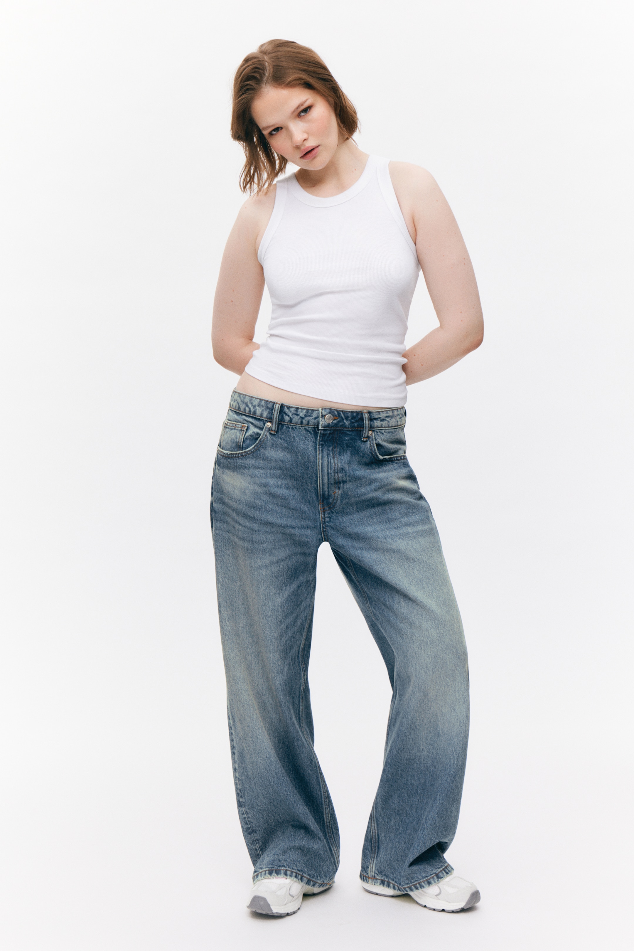 Προβολή μεγαλύτερης εικόνας: Missy Low Waist Loose Straight Leg Jeans - Mountain Blue - Medium Blue - Ladies | H&M GR 1