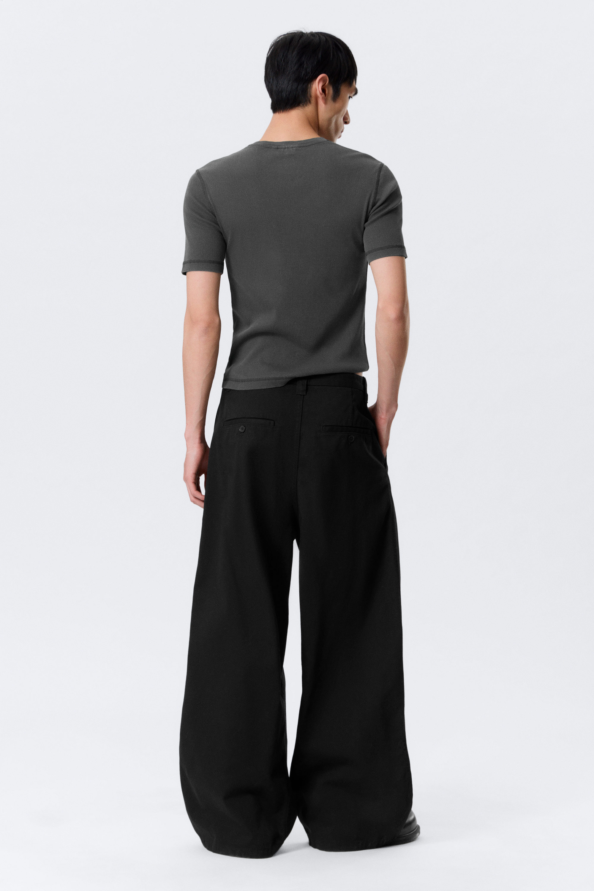 otis baggy pleated twill chinos - Black | Weekday DK