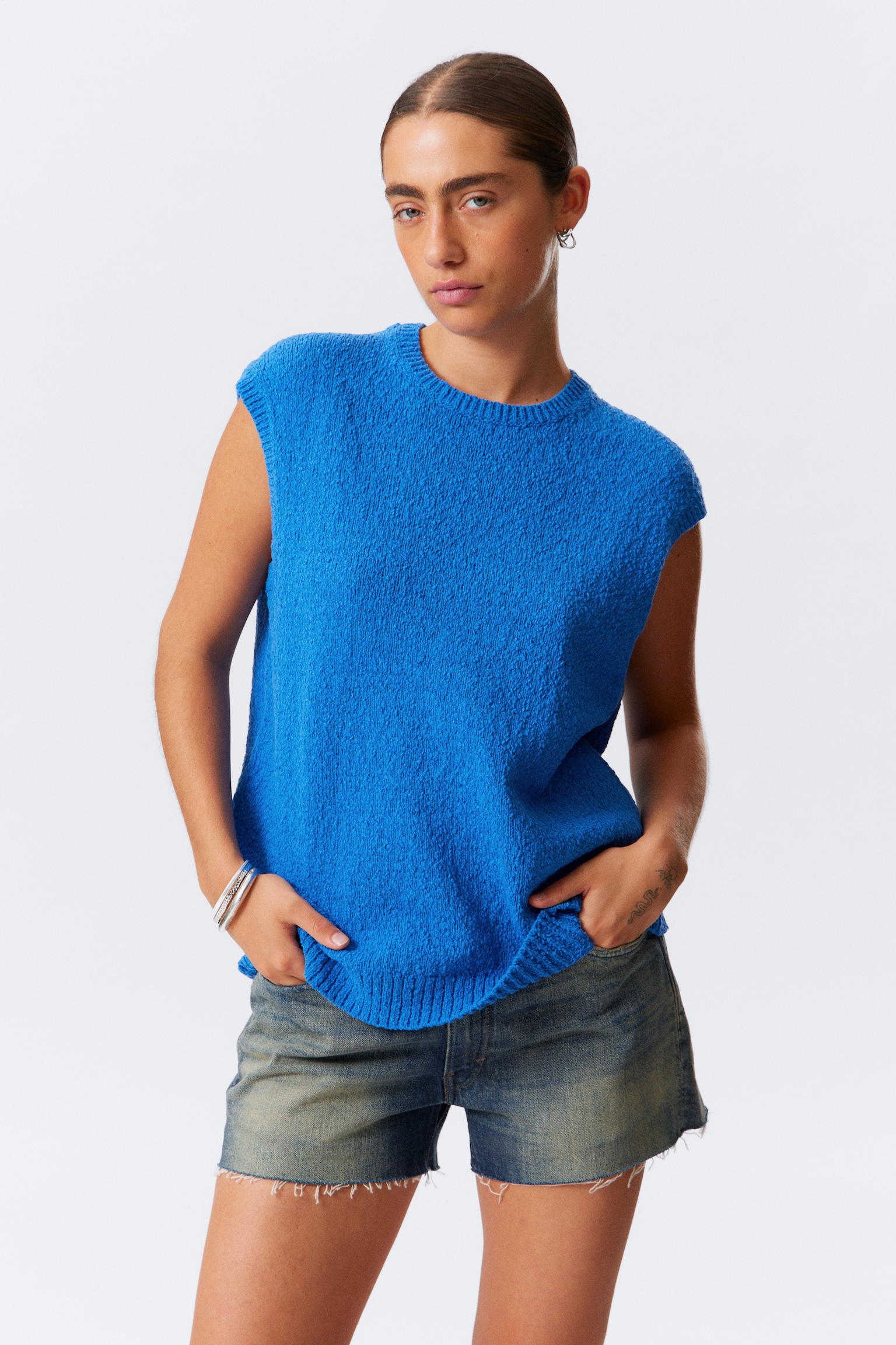 Boxy Textured Knitted Vest - Blue/Off-white