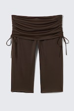 Dunkelbraun - Geraffte Capri-Leggings mit niedrigem Bund - 0