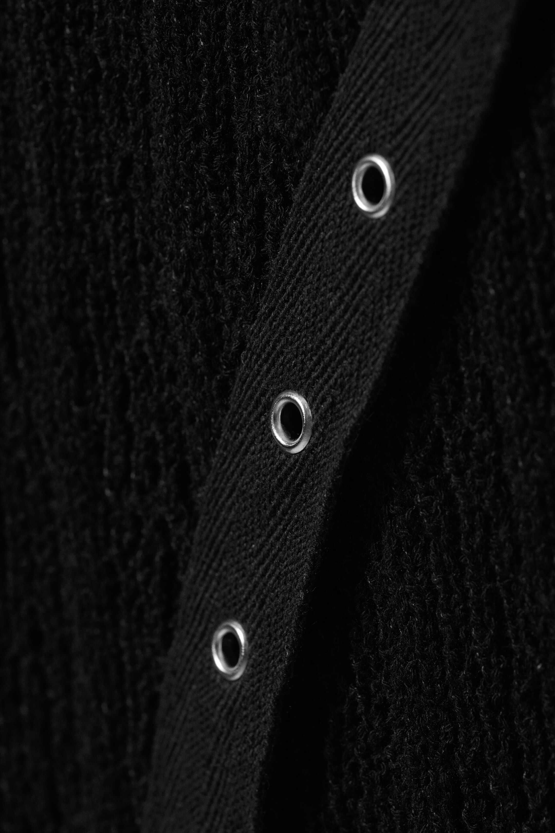 Zobraziť väčší obrázok: Pletený top s detailmi očiek a lodičkovým výstrihom - Black - ŽENY | H&M SK 6