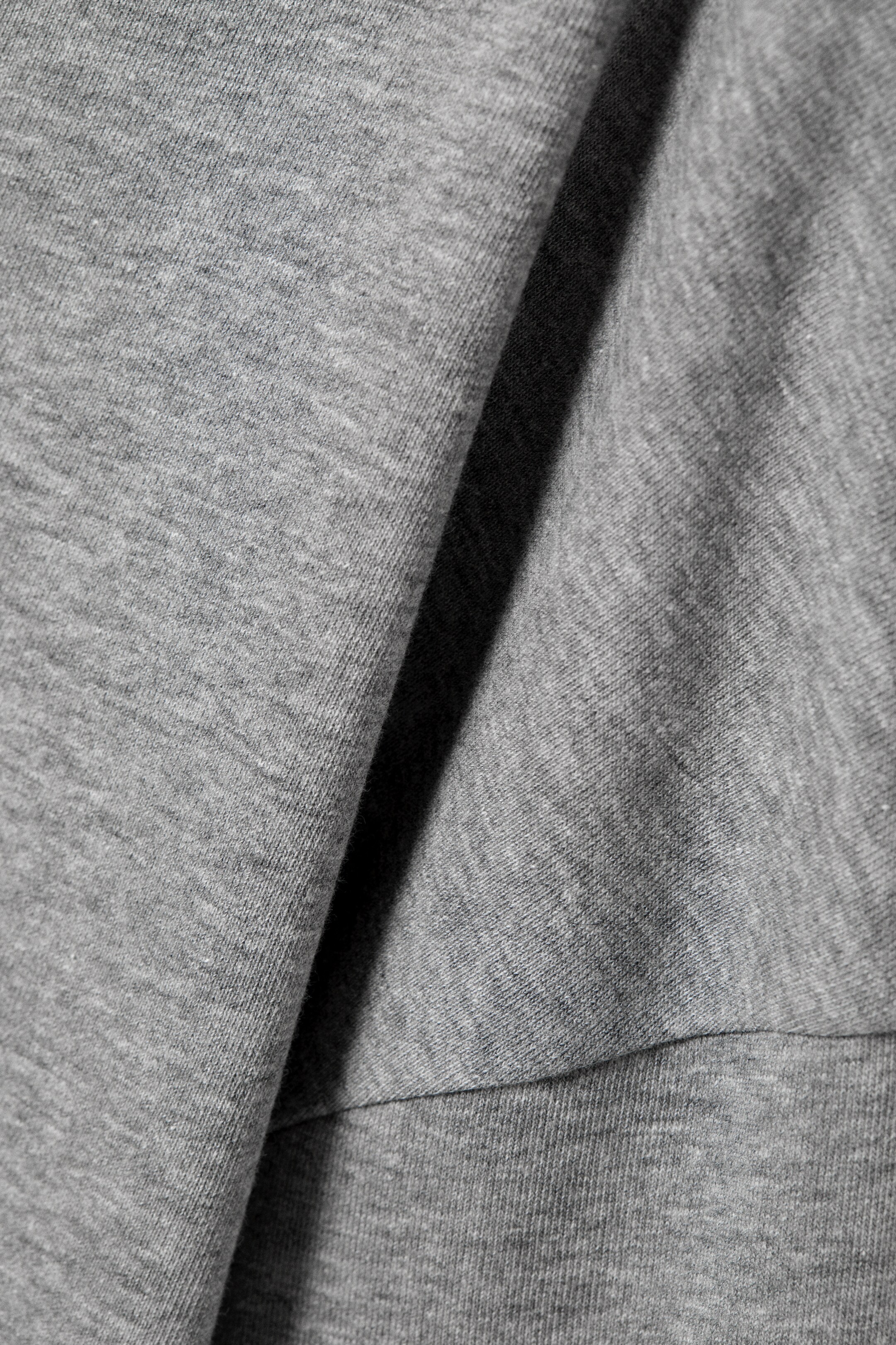 Grösseres Bild ansehen: Lässiges Off-Shoulder-Pyjama-Oberteil aus Frottee - Grau meliert - DAMEN | H&M CH 5