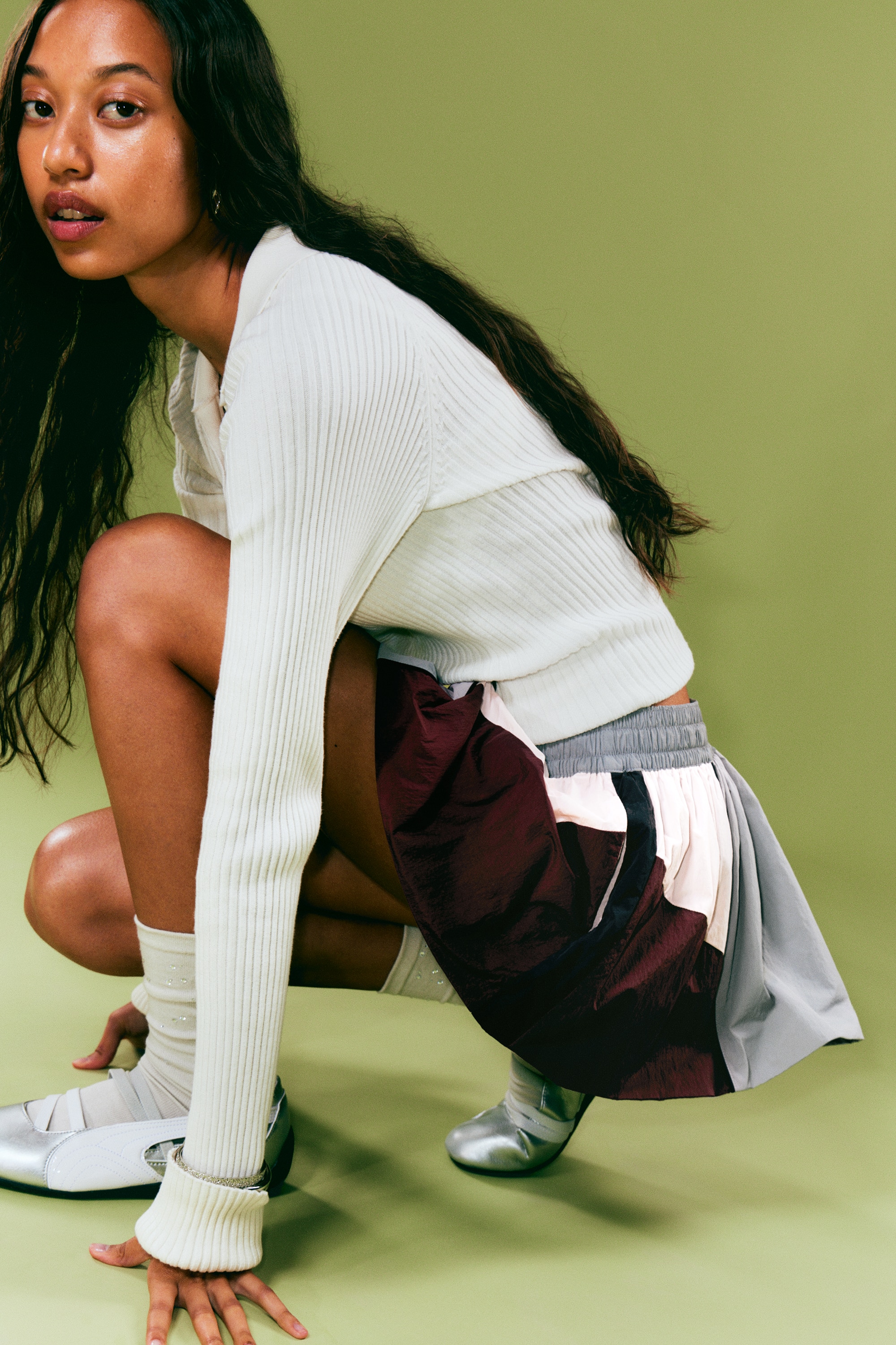 barevně blokovaná áčková nylonová mini sukně - šedá/růžová/červená