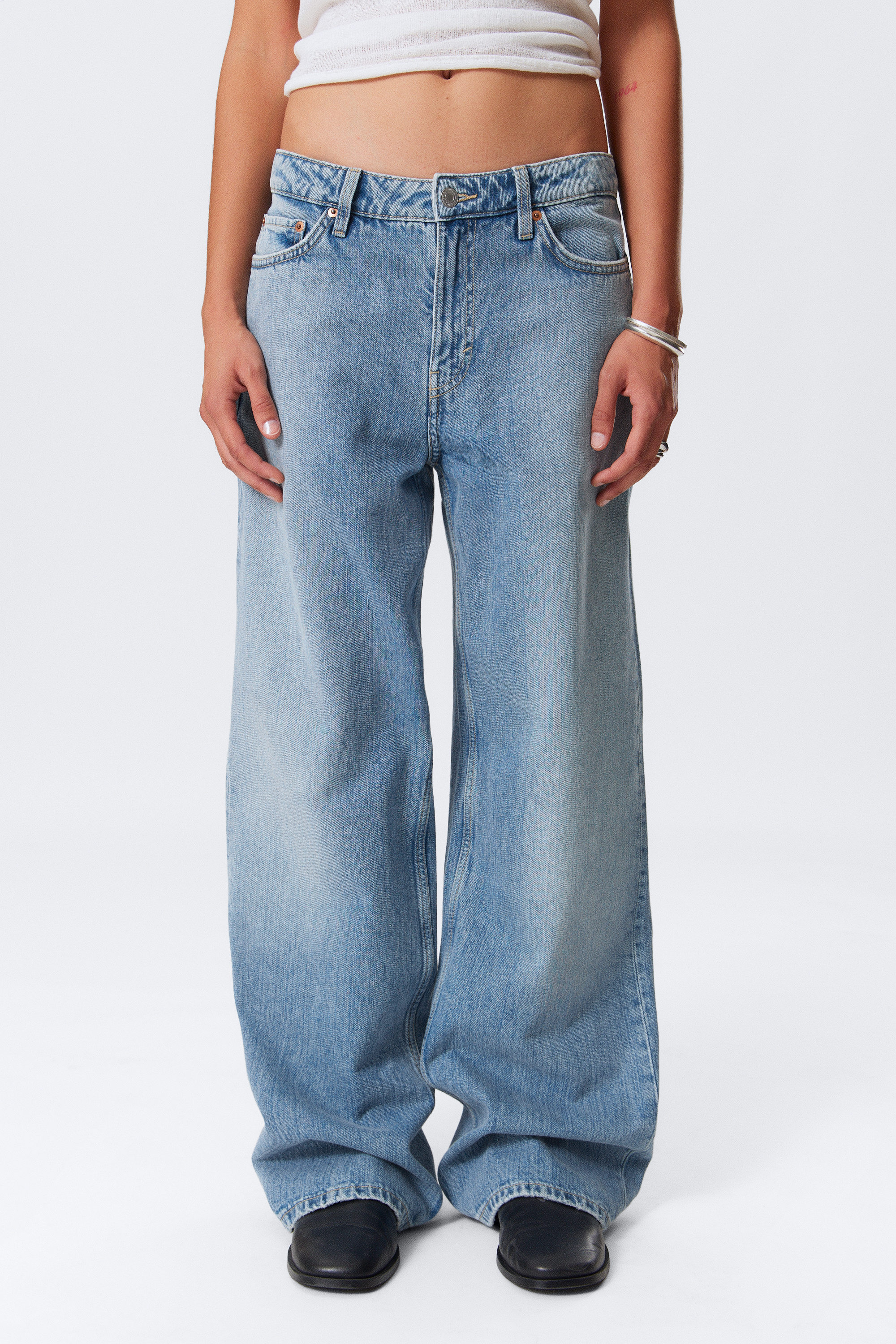Blue Fade - Medium Blue - Area Mid Rise Loose Wide Leg Jeans - 2