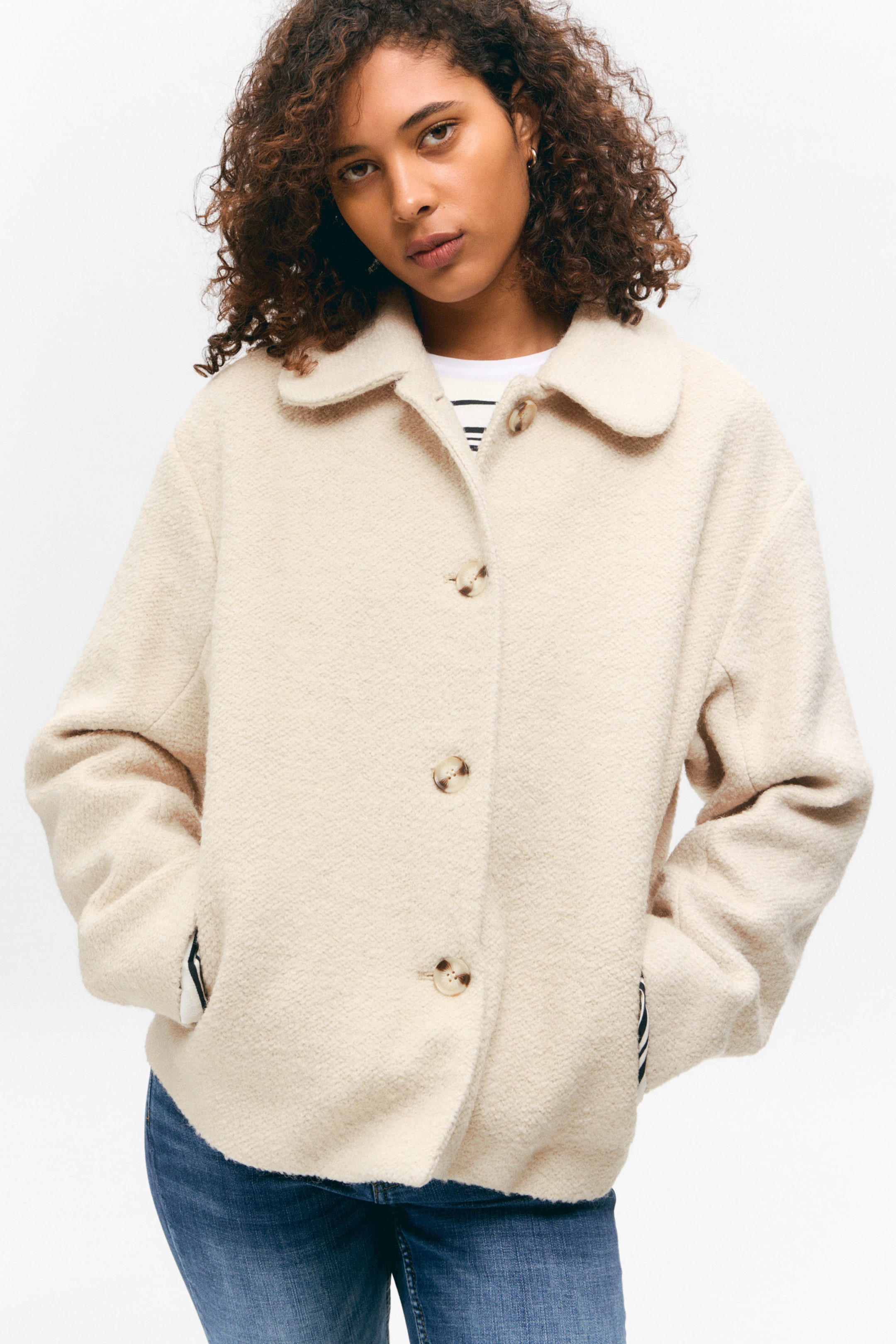 Staubiges Cremeweiß - Kastige Wollmischjacke mit Knöpfen - 2