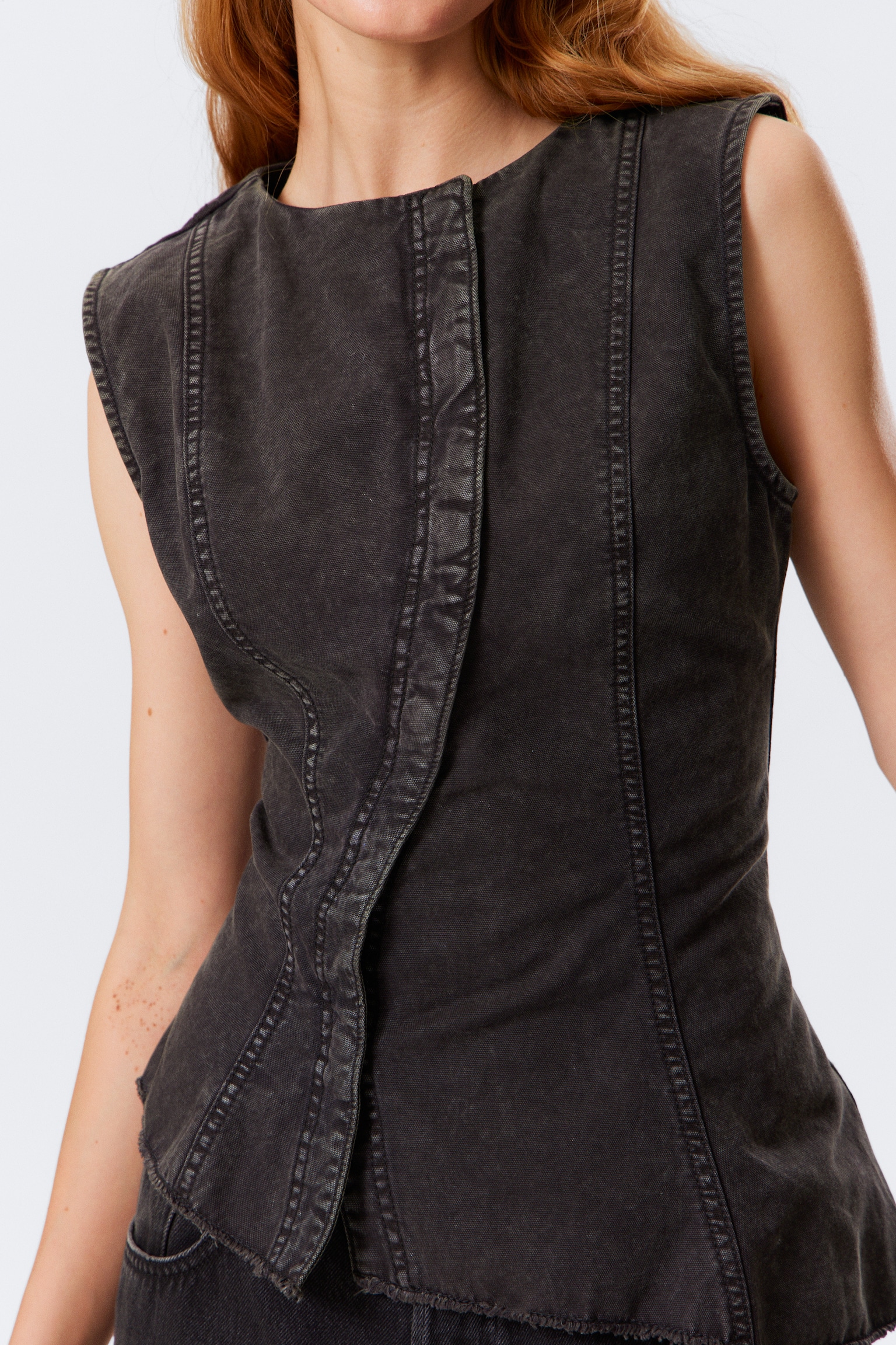 Sleeveless Asymmetric Peplum Top - Vypraná čierna/White/Black/Tmavohnedá - 3
