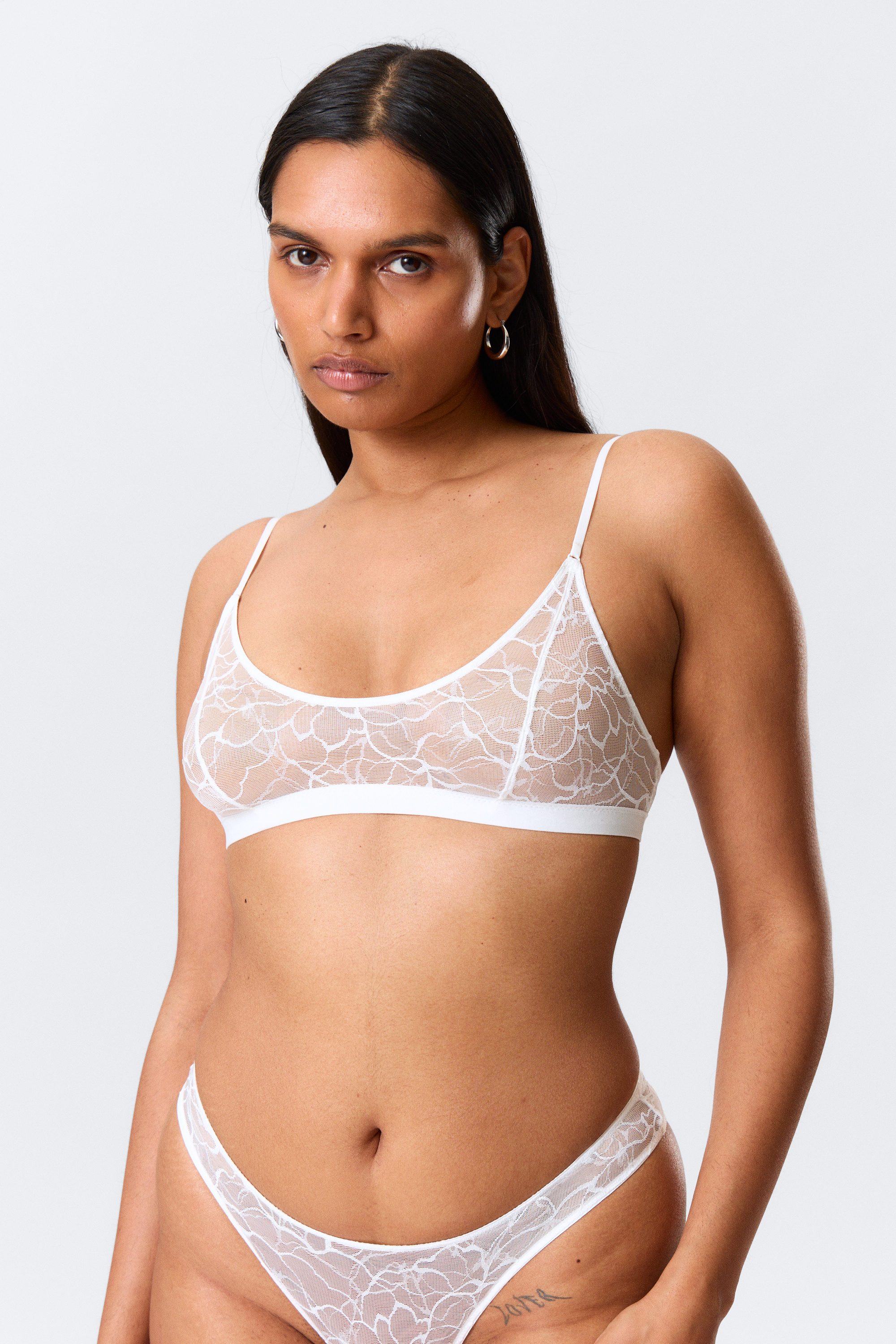 White - Scooped Swirly Lace Bra - 1
