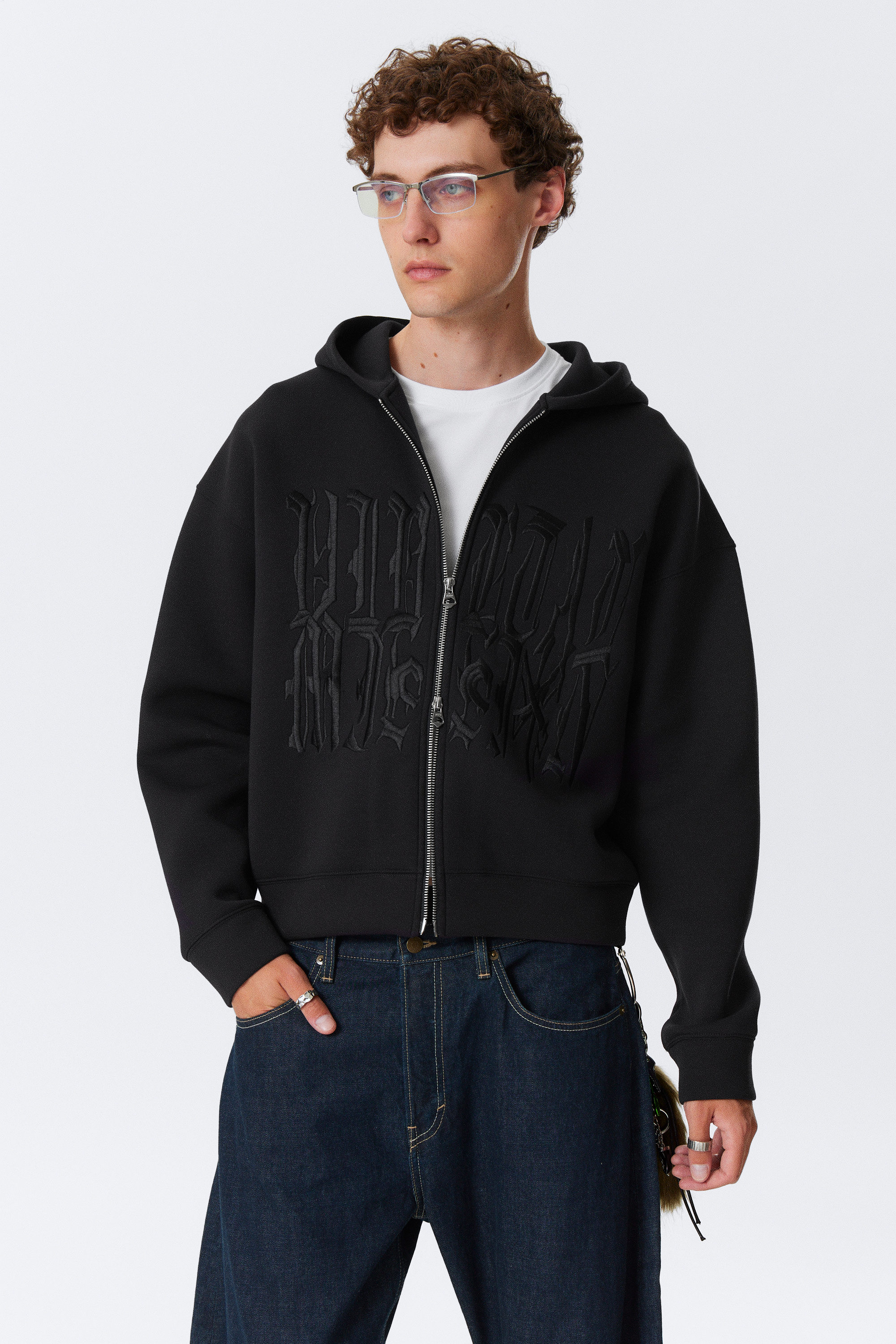 Schwarz - Graphischer Zip-Hoodie "Simon" aus Scuba-Stoff - 1