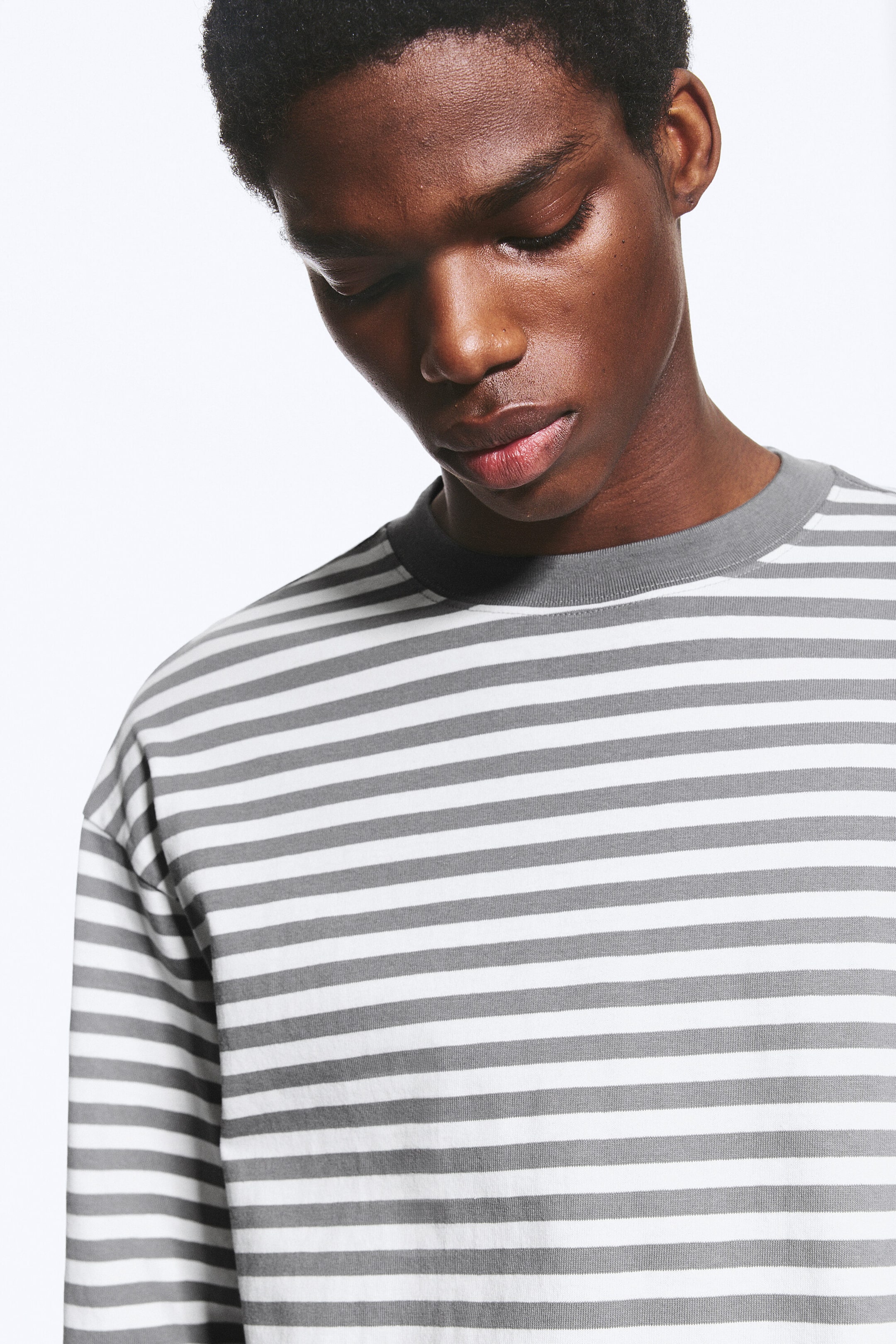 Weiß-grau gestreift - Boxy Longsleeve mit lockerer Passform - 2