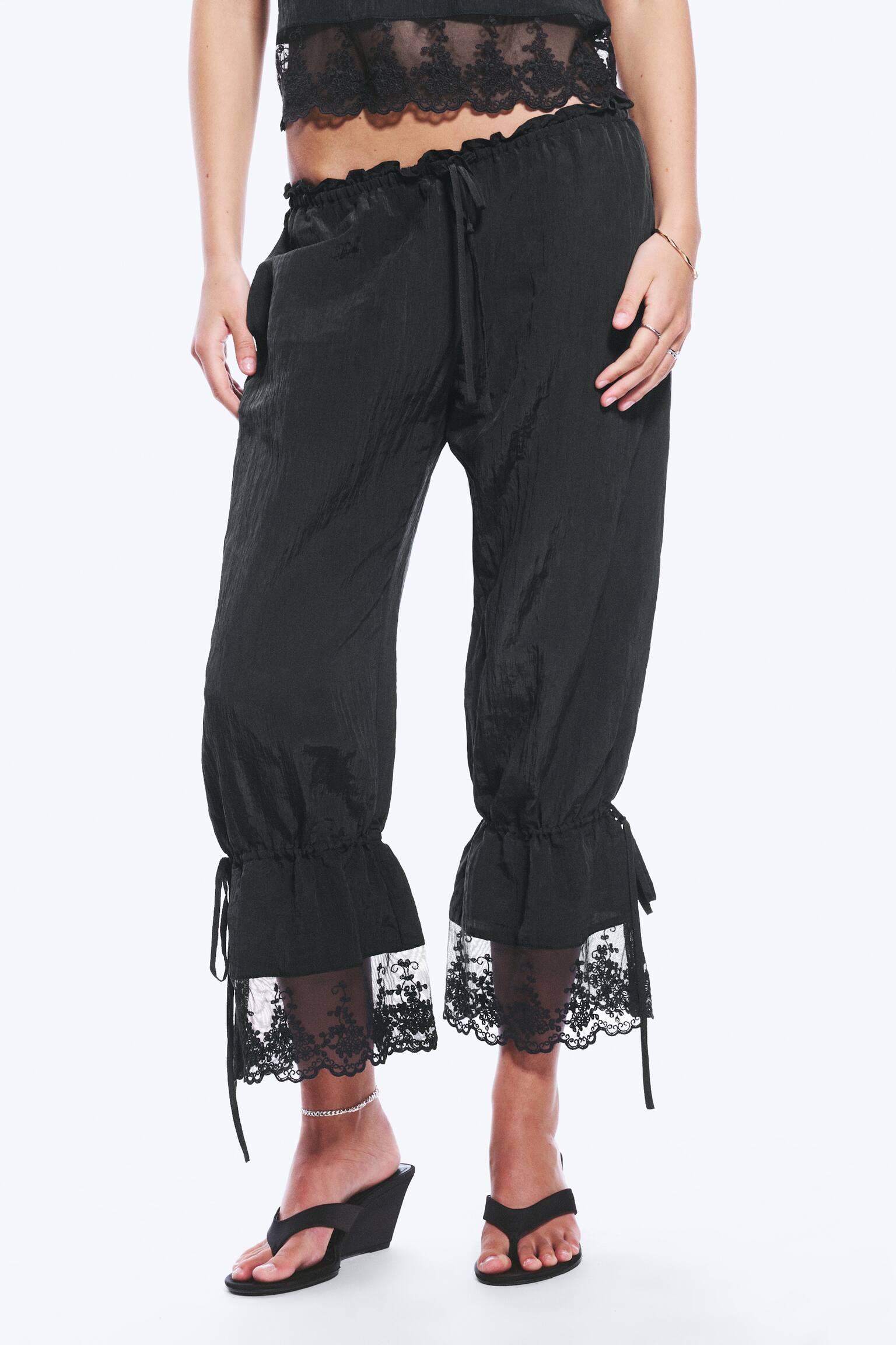 Rosabel lågmidjade lediga bloomers med spets - Svart/Ljusrosa - 5