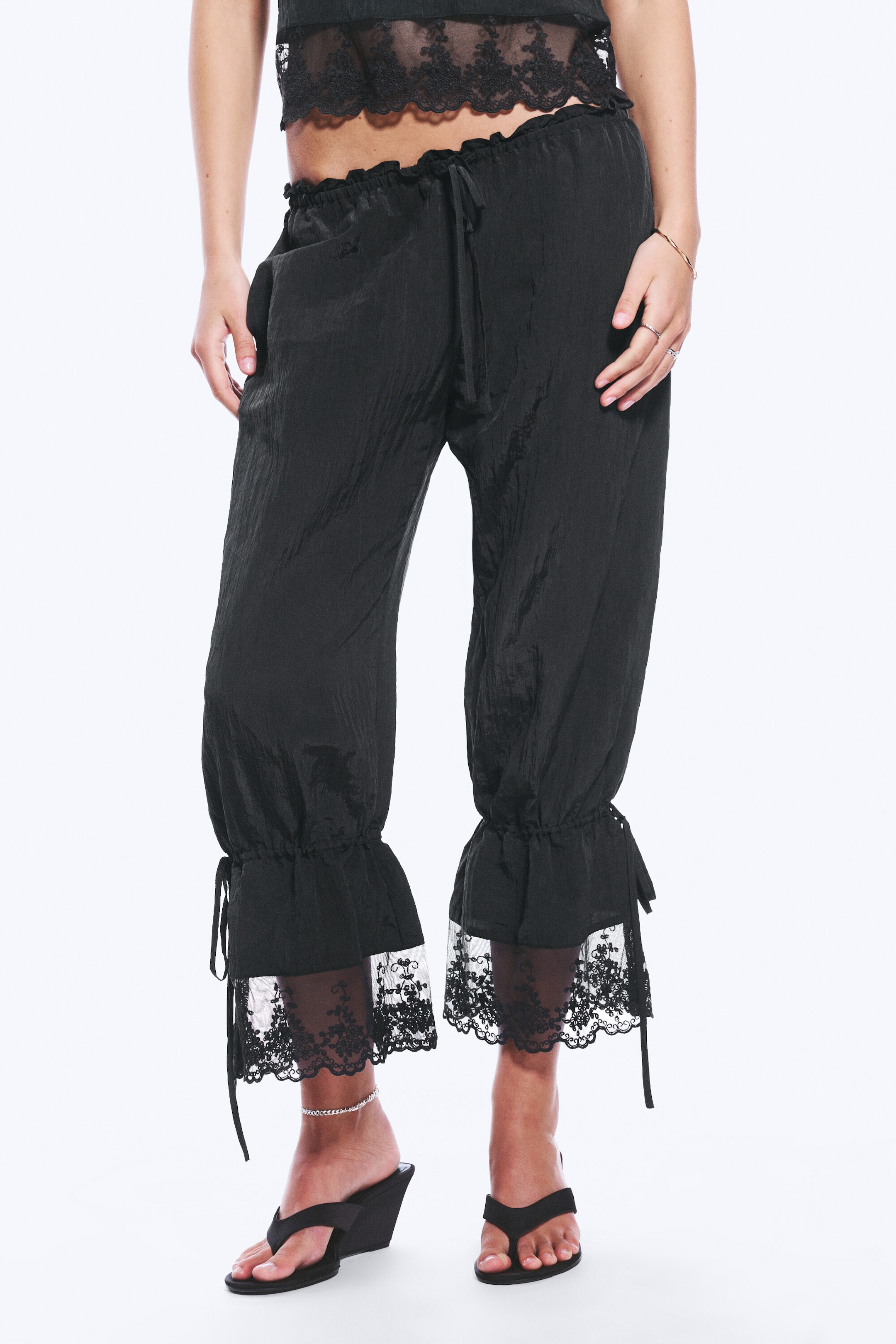 Svart - Rosabel lågmidjade lediga bloomers med spets - 1