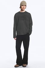 Dark Grey Print - Kastiges Langarmshirt mit Grafikprint - 2