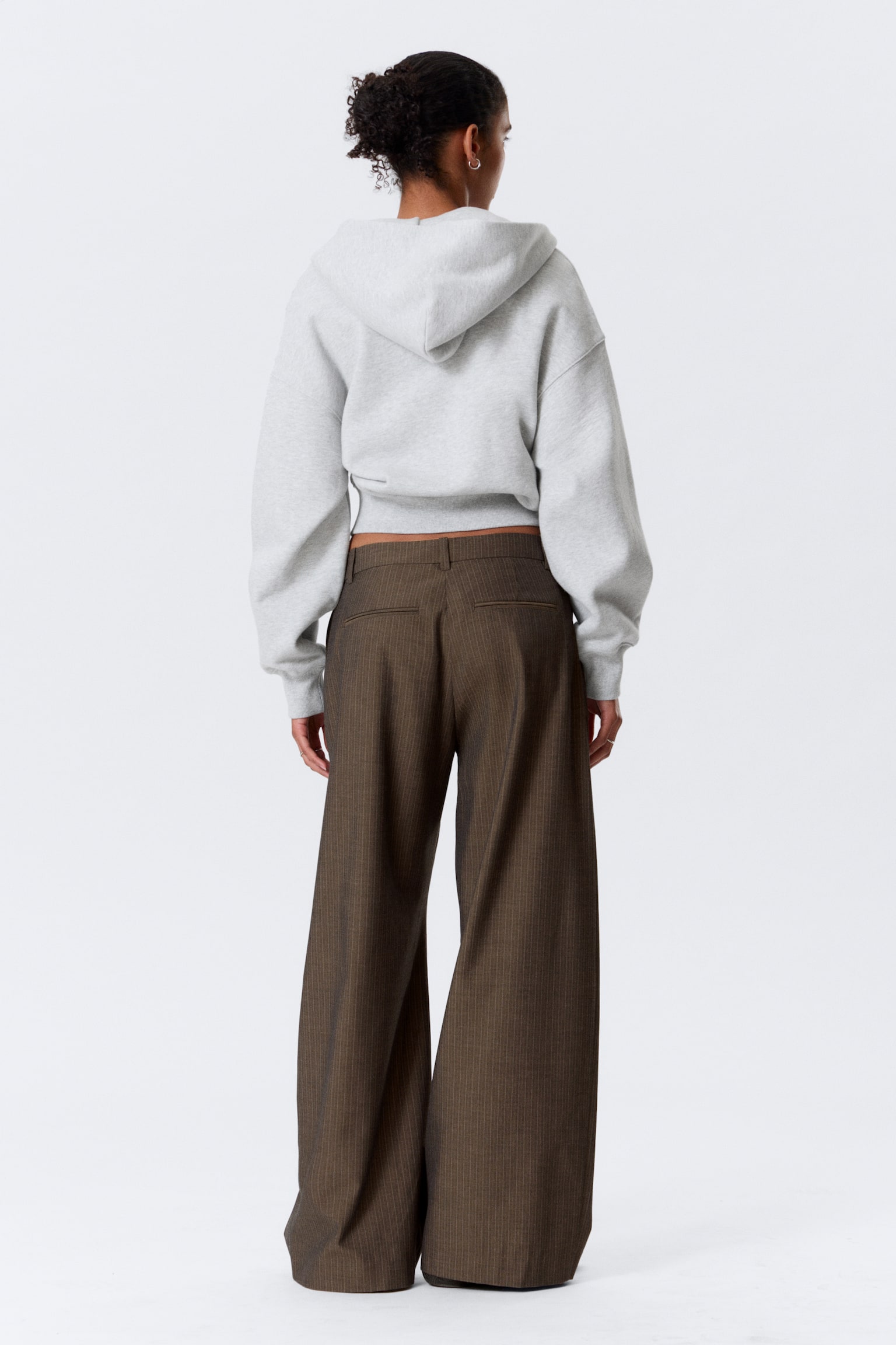Weite Anzughose mit niedriger Taille - Graubraun - Nadelstreifen/Schwarz/Dunkelgrau/Grau meliert mit Nadelstreifen - 5