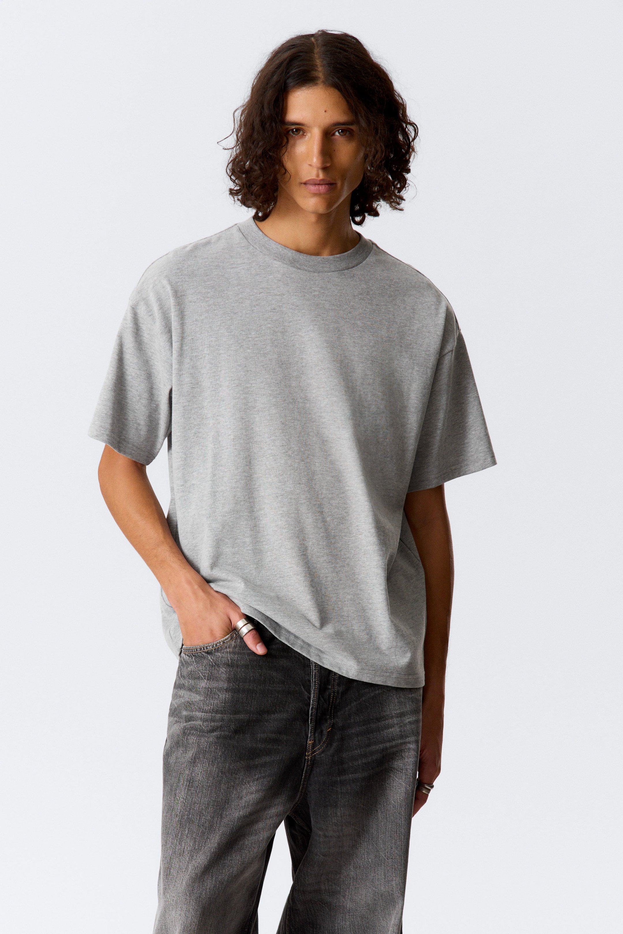 Hellgrau - Boxy T-Shirt mit lockerer Passform - 1