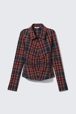 Dunkelrot - Ein langärmliges, tailliertes Hemd aus Satin. - 3