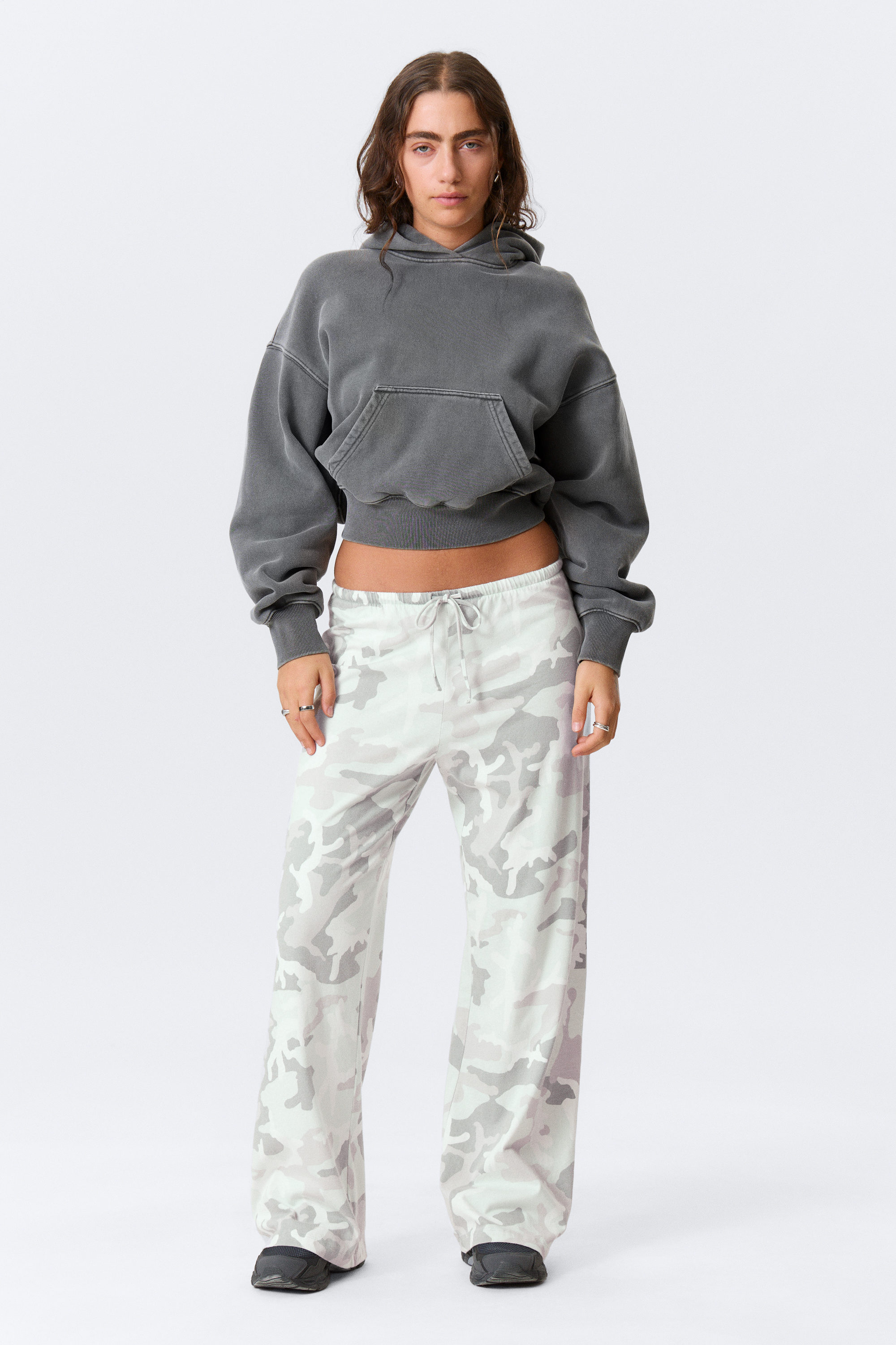 Vit - Camo - Tryckta vida byxor med resår i midjan - 1