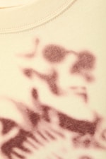 Staubiges Weiß - Kastiges Langarmshirt mit Grafikprint - 1