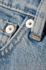 Poppy Blue - Easy Jeans mit mittelhohem Bund und geradem Bein - 1