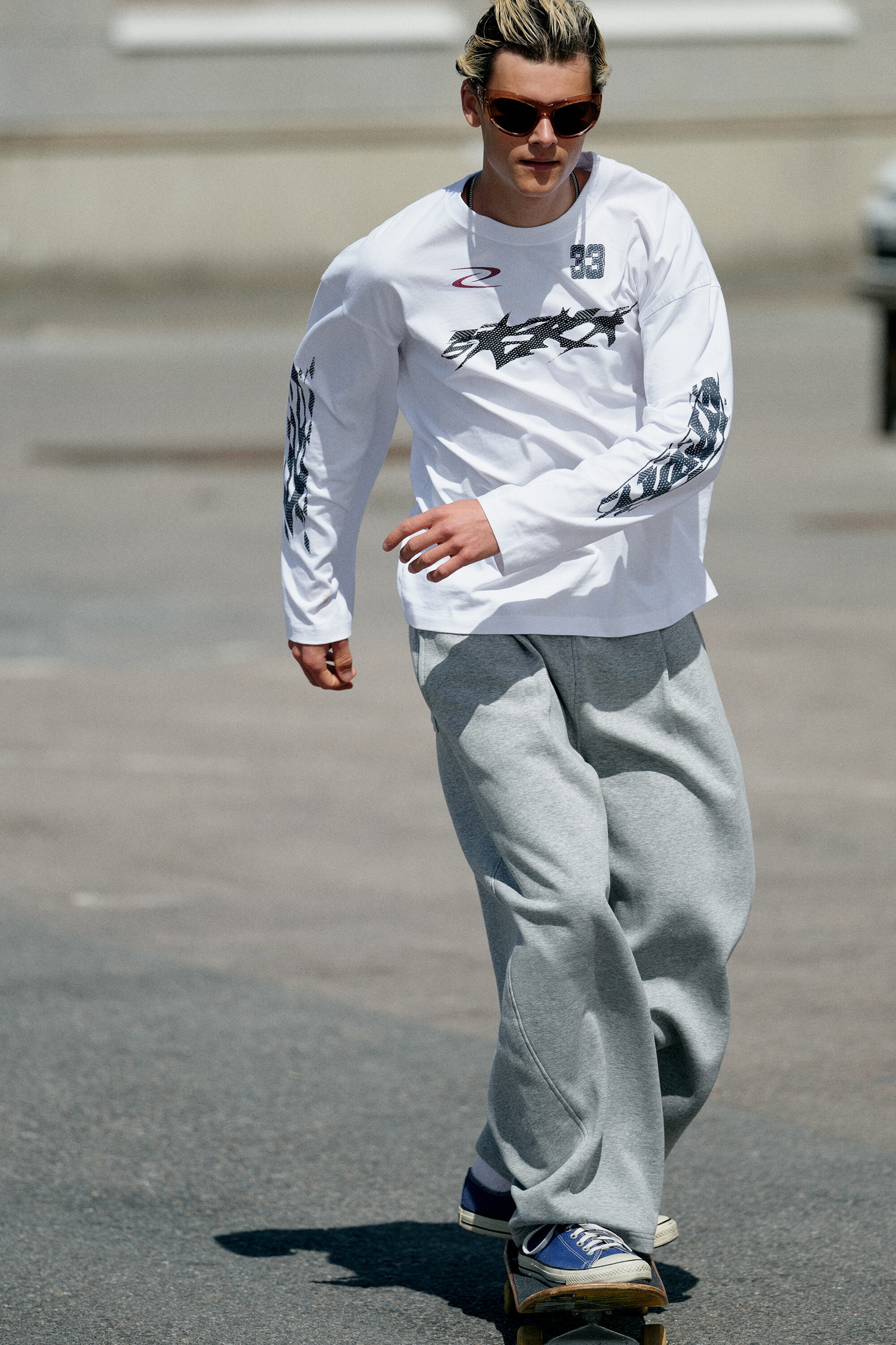 Weiß - "Racer" - Oversized Longsleeve mit Grafikprint - 2