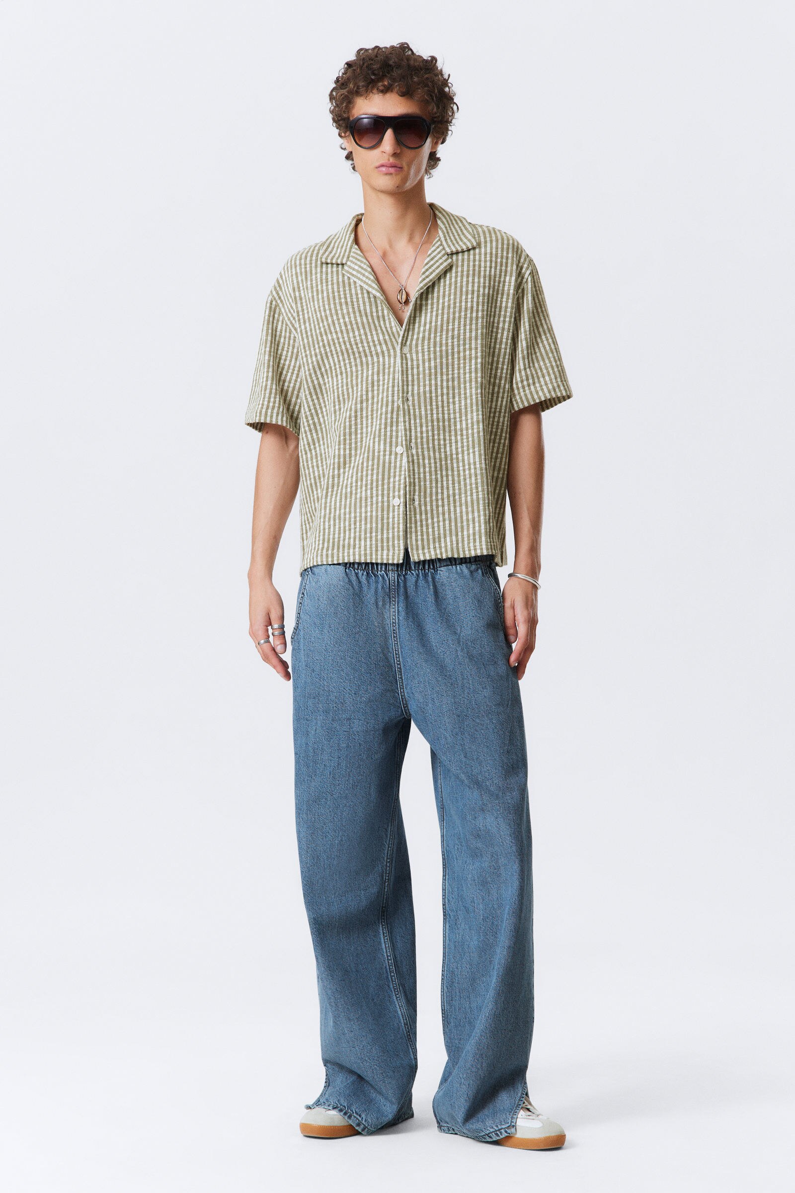 WEEKDAY◆TEXTURED SHORT - SLEEVED RESORT SHIRT [Khaki green] textured short-sleeved resort shirt - Khaki Green & White