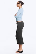Schwarz - Caprihose mit niedrigem Bund - 2