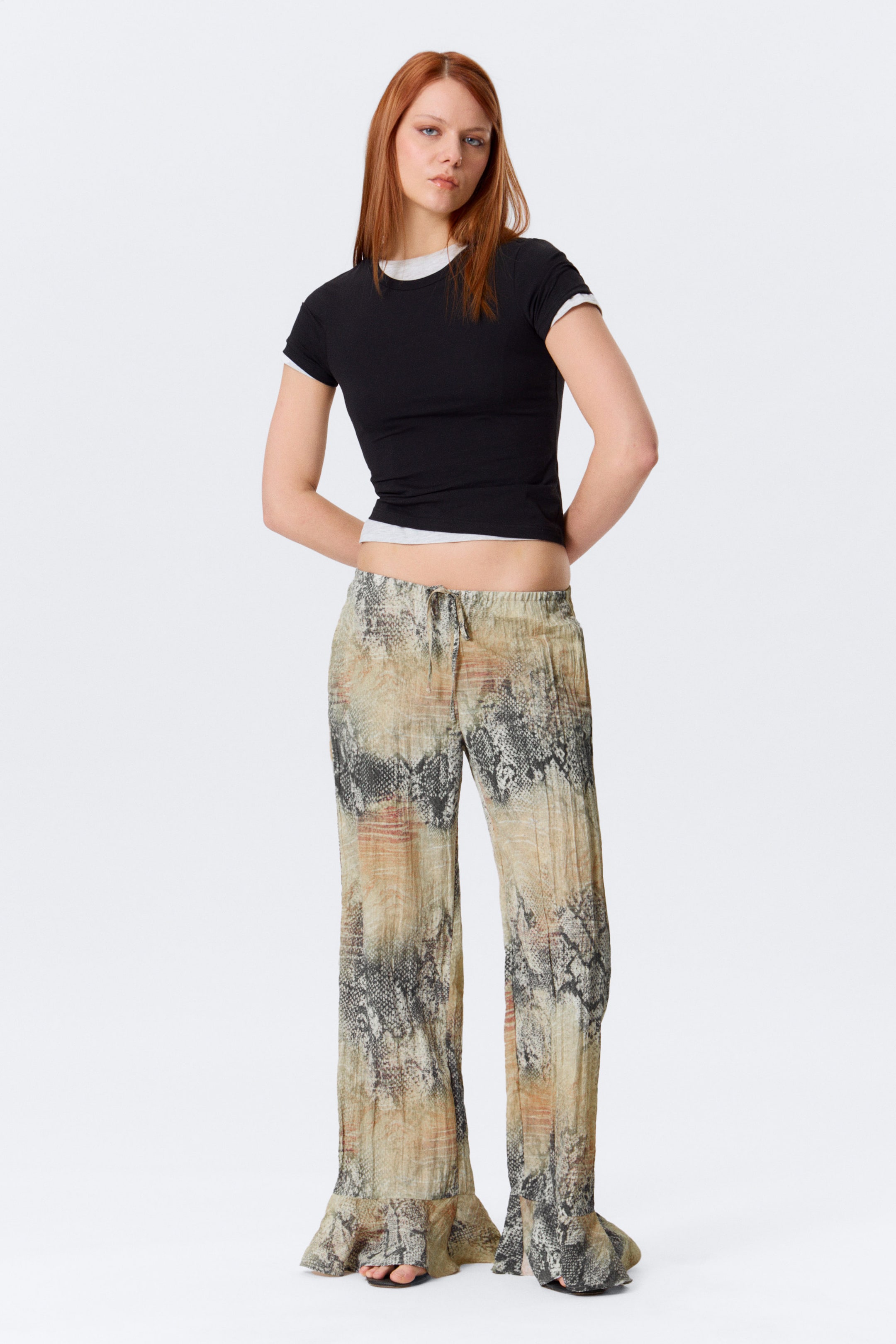 Beige - Ormskinnsmönstrad - Lediga byxor med volang - 1