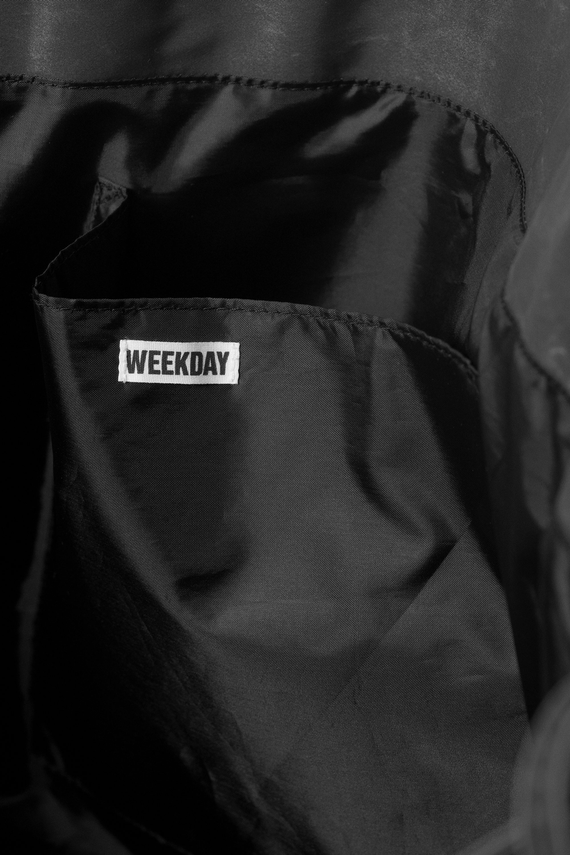 Verwaschenes Schwarz - Große Tragetasche in Washed-Optik - 6