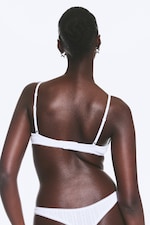 Weiß - Tief ausgeschnittener Pointelle-Bralette - 2