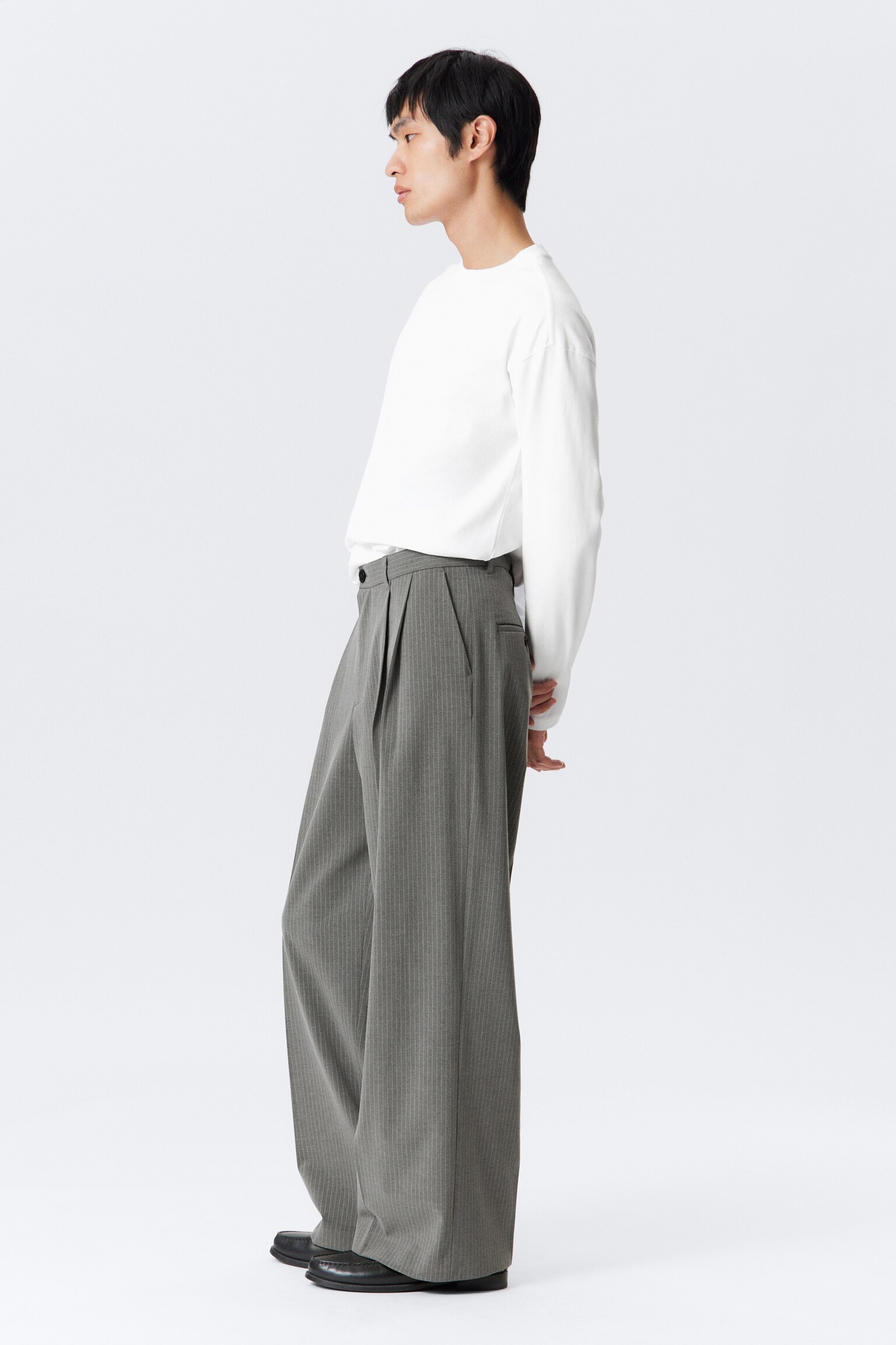 Loose Fit Pleated Suit Trousers - Pinstriped Light Grey/Black - 7