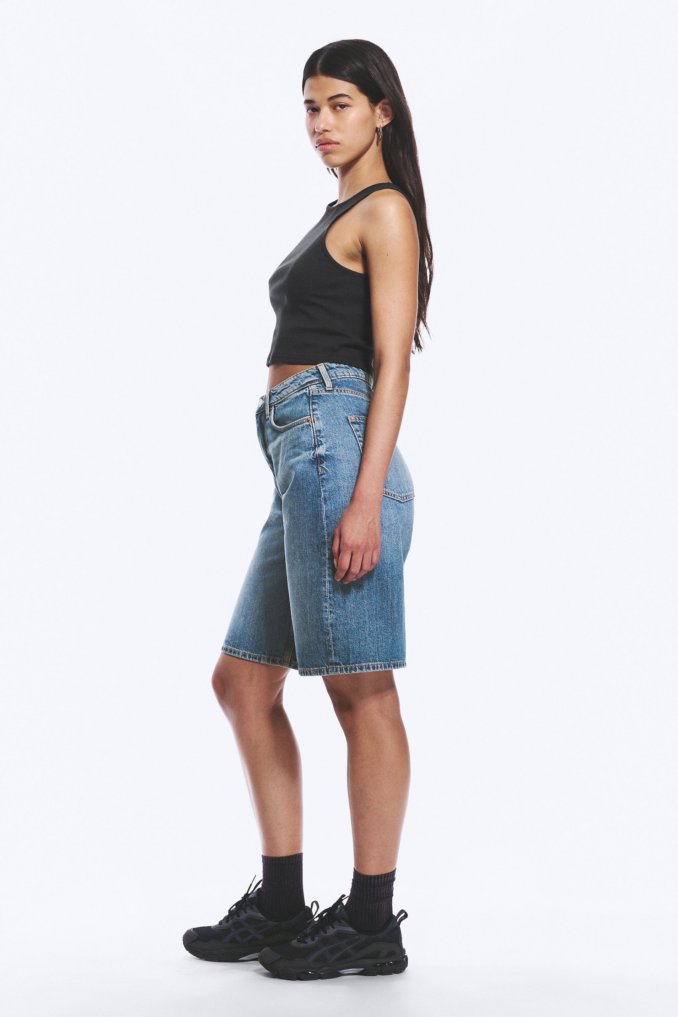 Blue Horses - Mittelblau - Curve - Jeansshorts mit weitem Bein und hohem Bund - 2