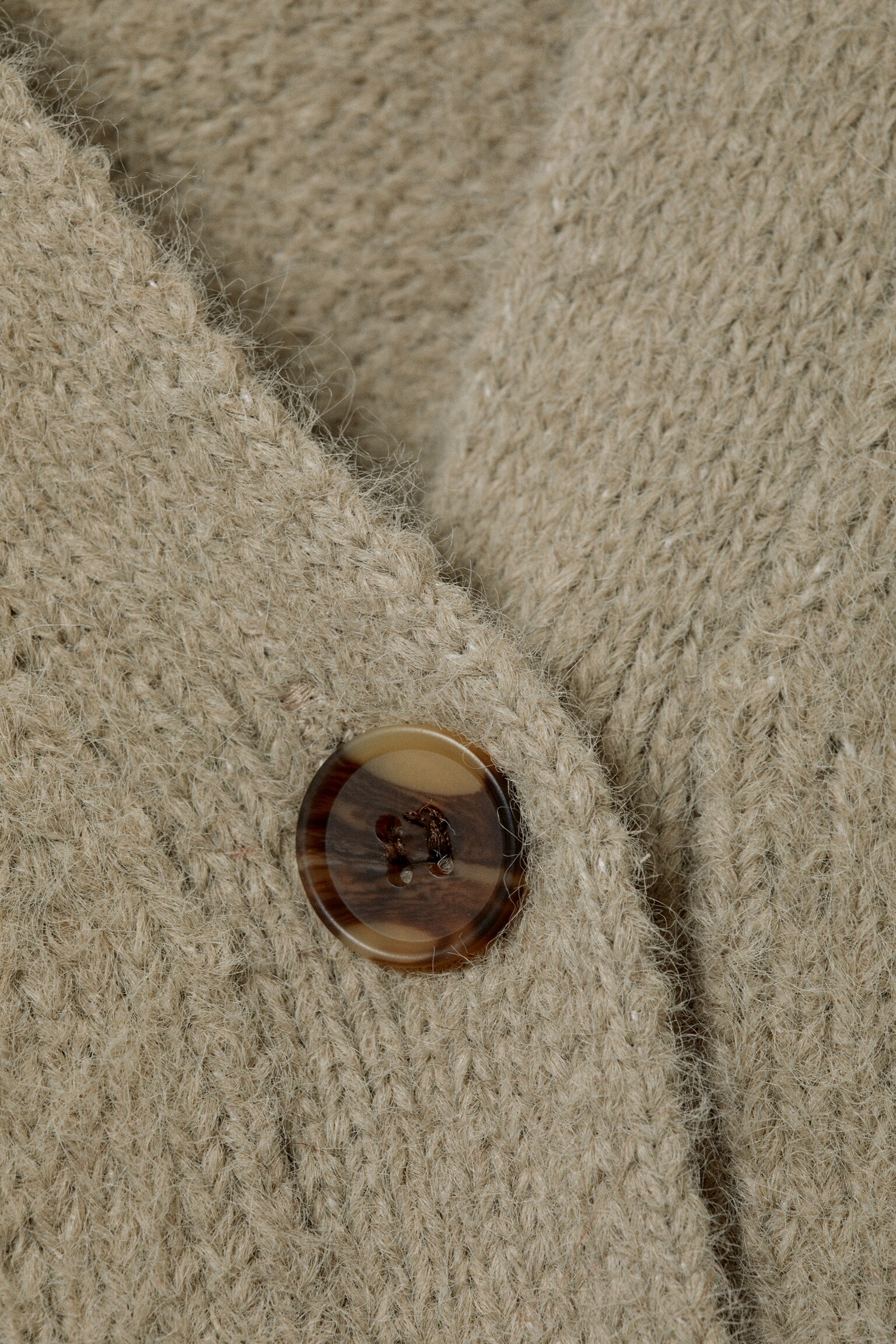 Rippstrick-Cardigan mit V-Ausschnitt - Staubiges Maulwurfsgrau/Schwarz/Leuchtendes Rot/Helles Altrosa - 5