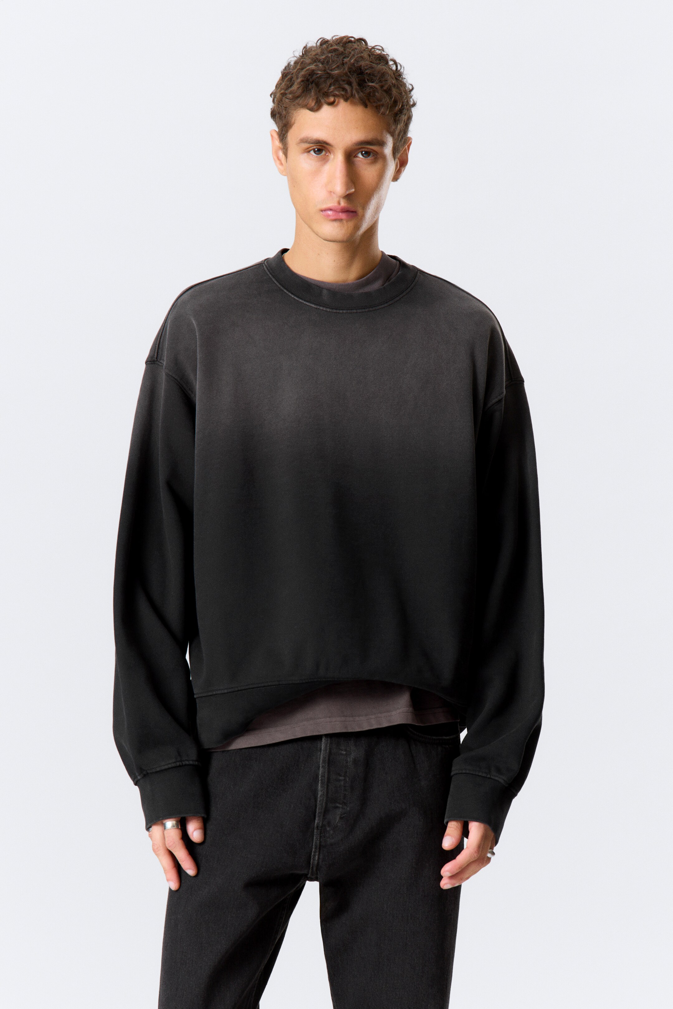 Nagyobb kép megtekintése: Boxy distressed pulóver - Faded Black - FÉRFI | H&M HU 1