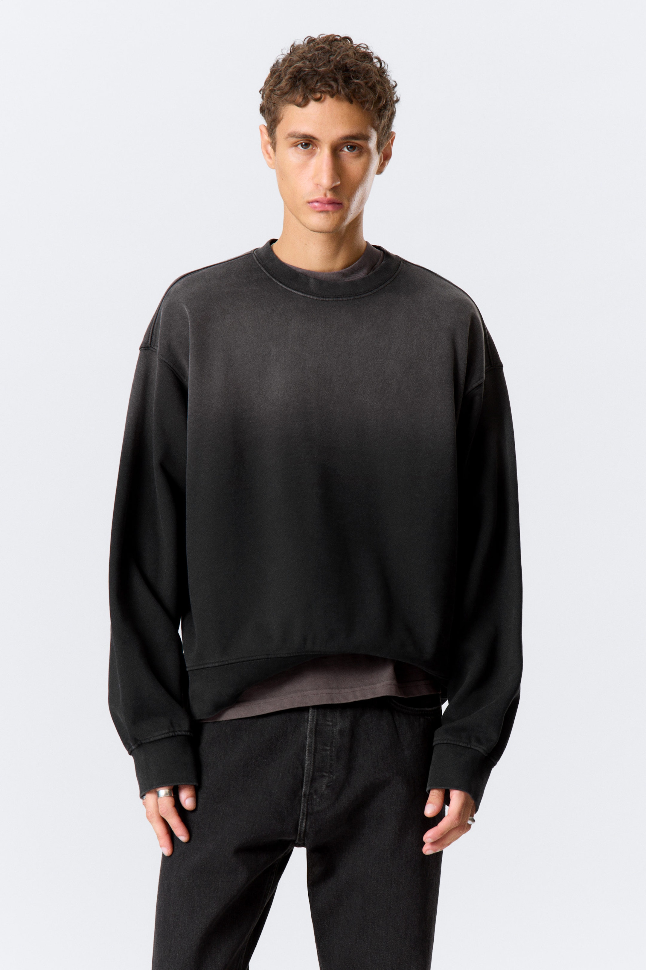 Verblasstes Schwarz - Boxy Sweatshirt im Used-Look - 0