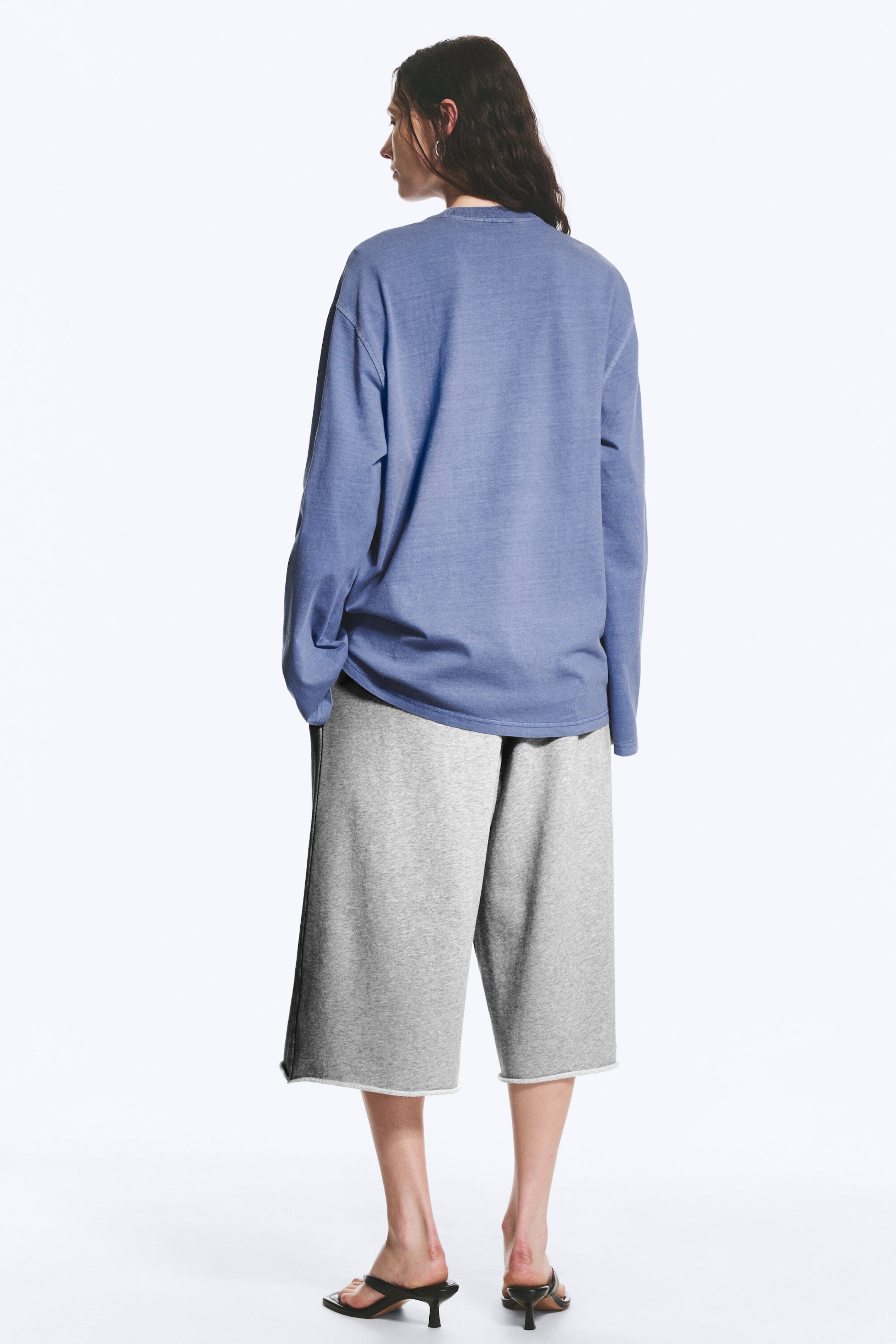 Verwaschenes Taubenblau - Oversized-T-Shirt mit langen Ärmeln - 2