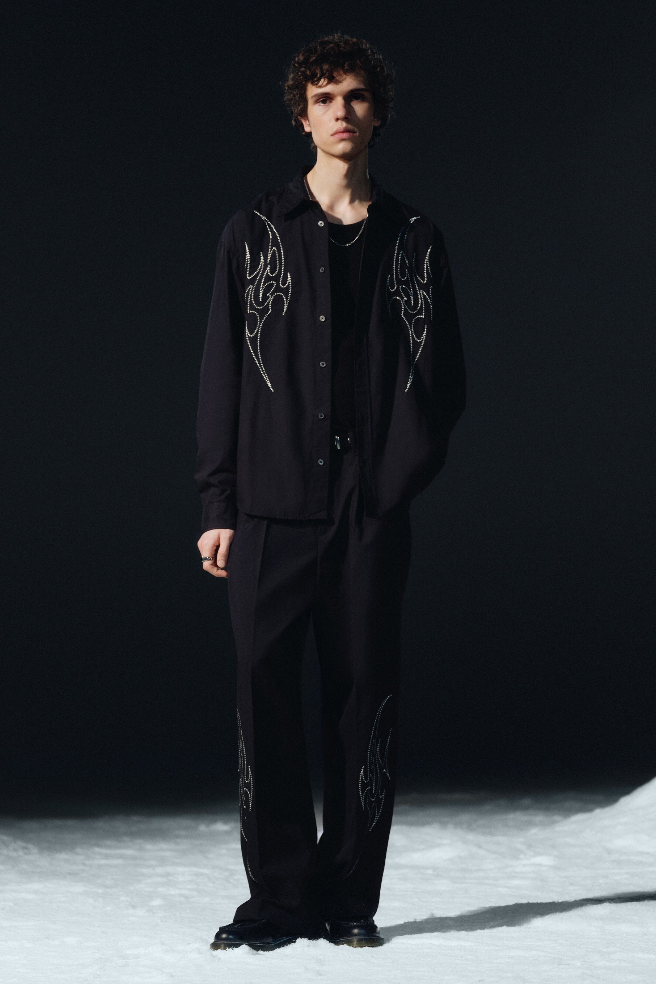 Größeres Bild anzeigen: Uno - Locker geschnittene Anzughose mit Stickerei - Besticktes Schwarz - Men | H&M AT 1