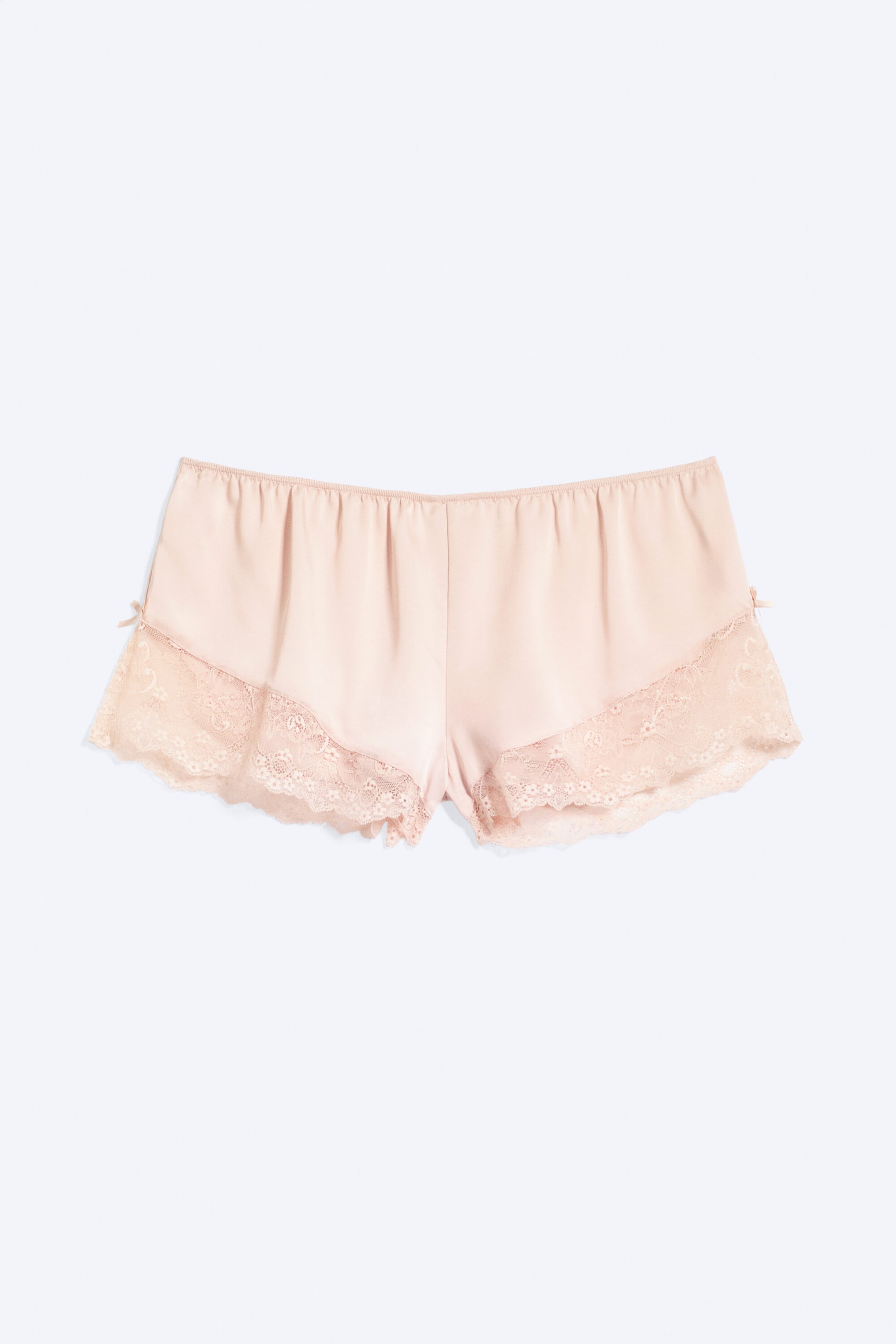 Helles, staubiges Pfirsich - Kurze Satin-Shorts mit Spitze - 4