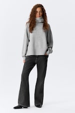 Gråmelerad - Oversized turtleneck i ull - 1