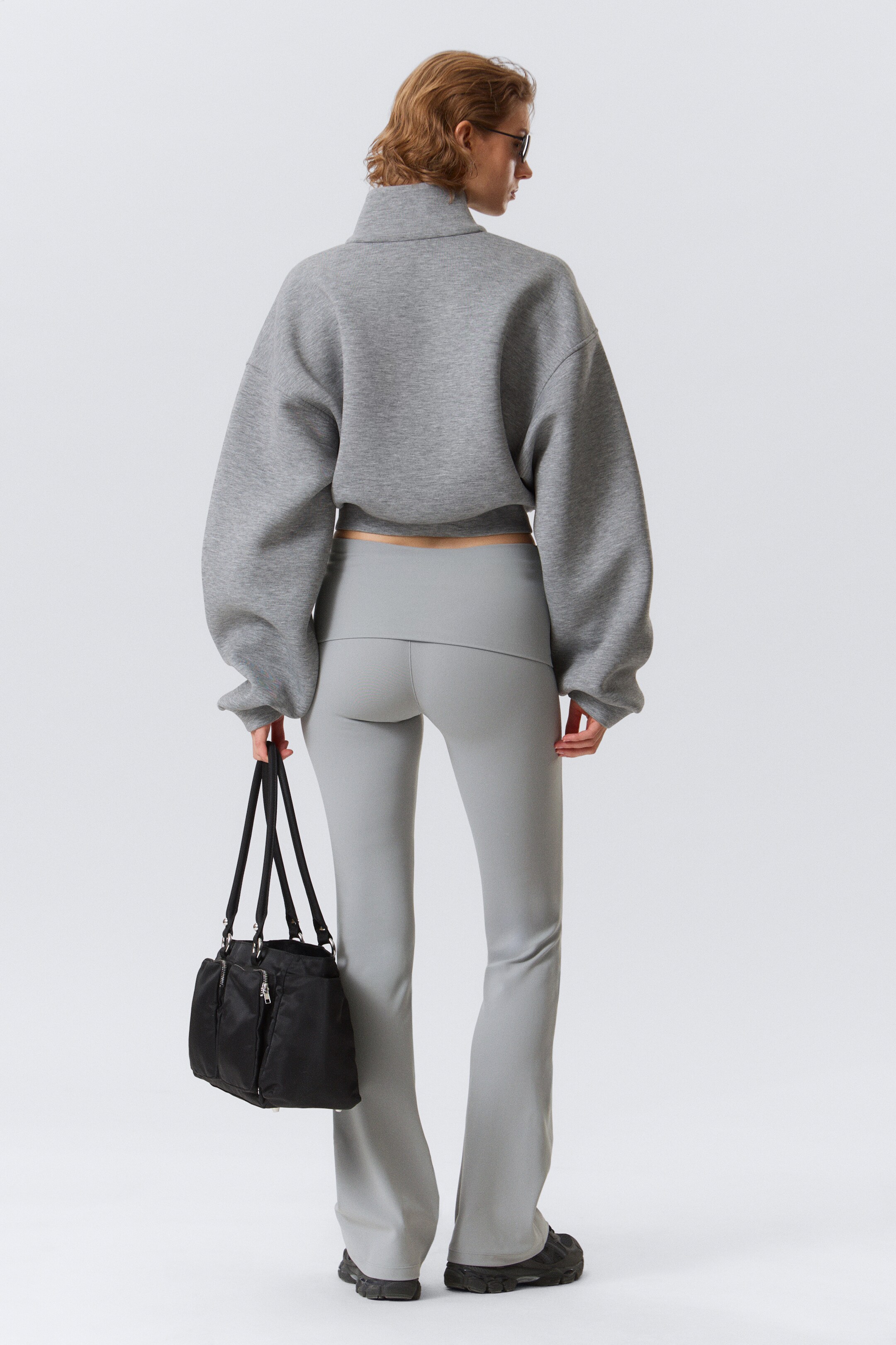 Ver imagem maior: Leggings de Ioga com Cintura Dobrada e Boca Larga - Cinzento claro sujo - SENHORA | H&M PT 4