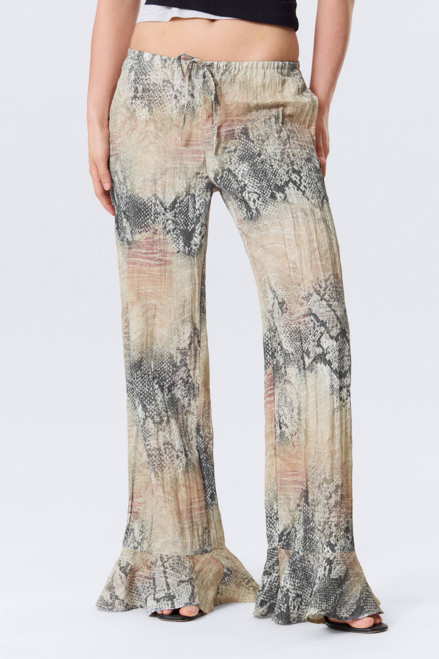 Pantalones con volantes - Beige - Estampado de serpiente - 4