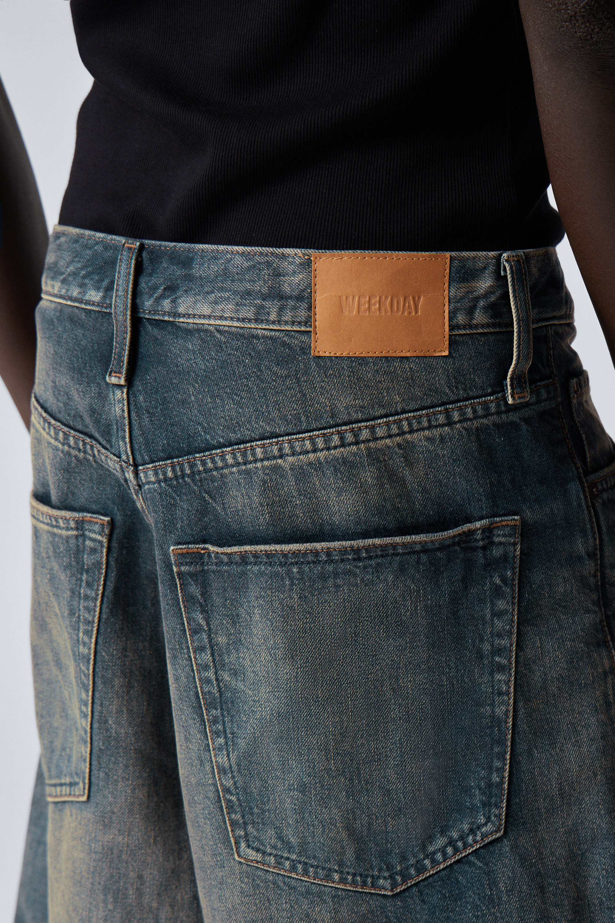 Baltic Blue - Donkerblauw - Cosmos ruimvallende denim short - 11